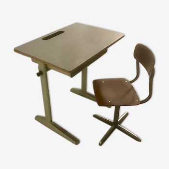 Ensemble bureau et chaise d'enfant