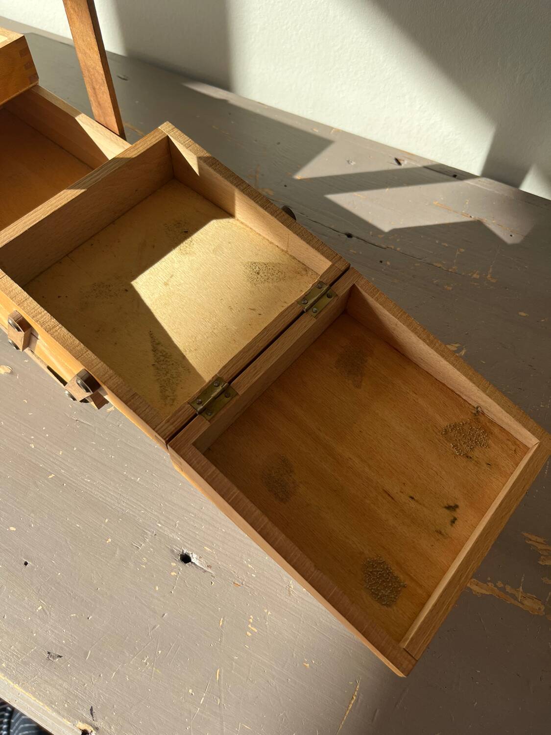 Wooden sewing box - worker