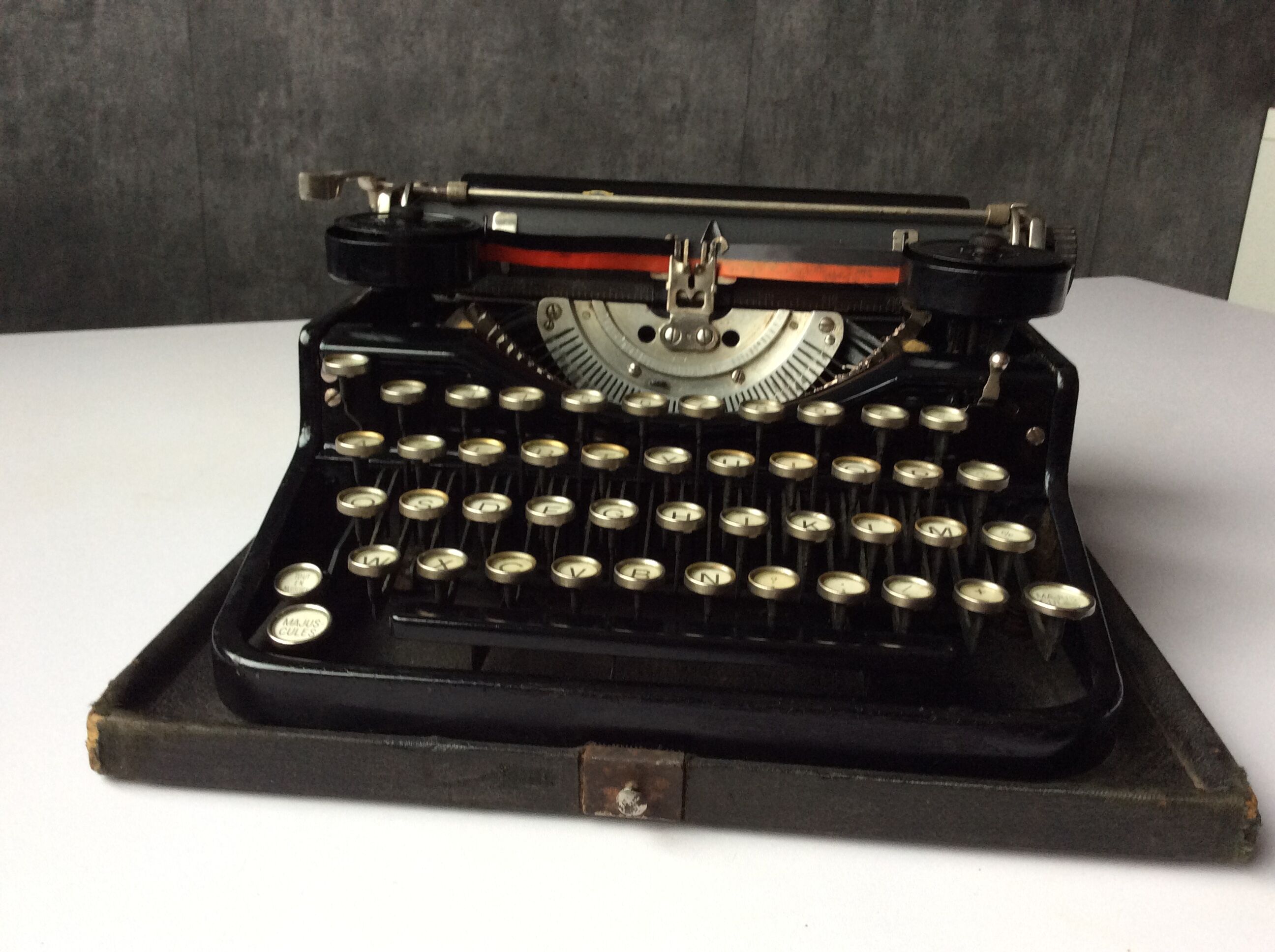 Old-typewriter Underwood portable