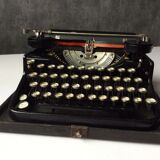 Old-typewriter Underwood portable