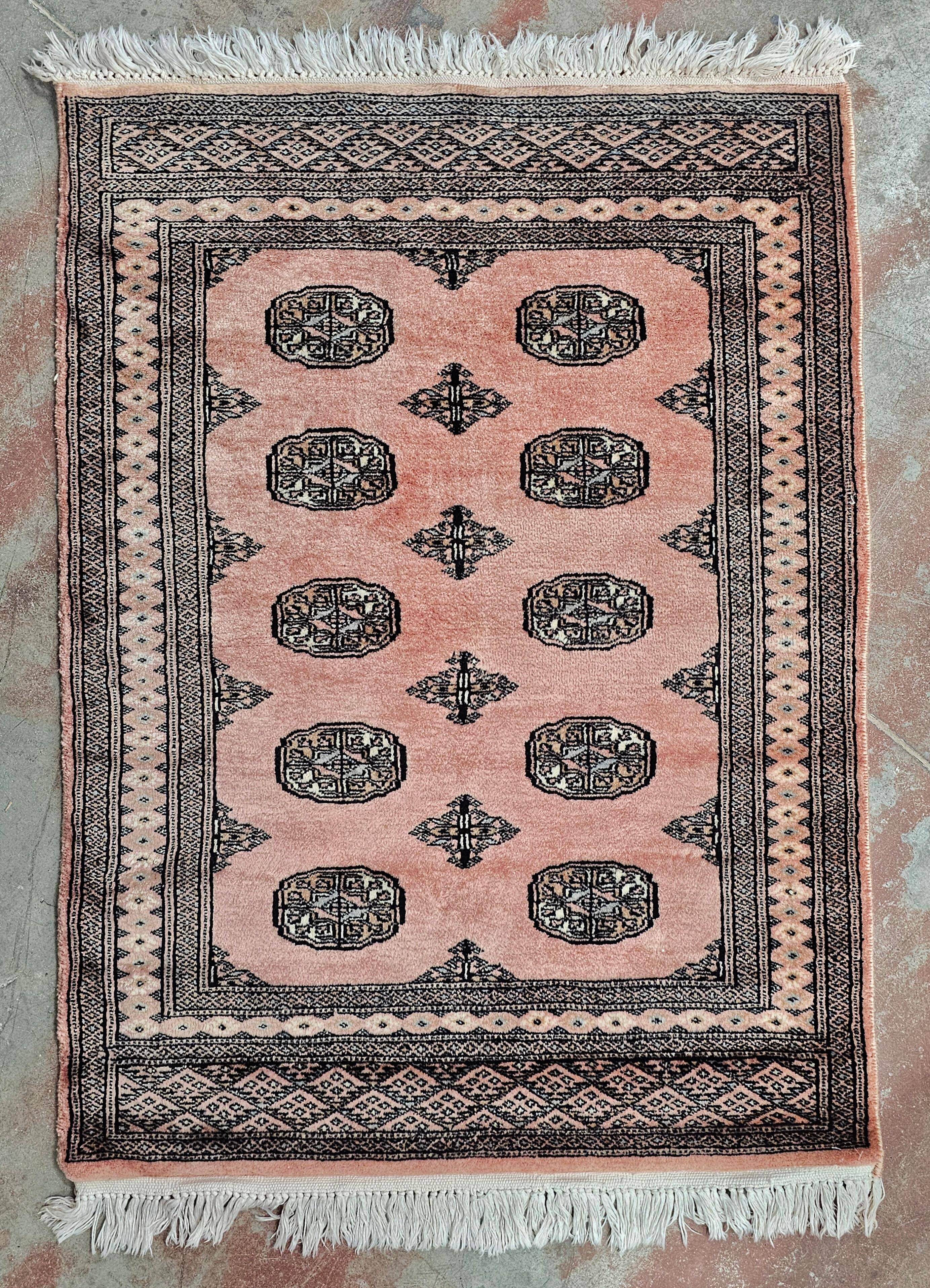 Tapis vintage noué main Bokhara Pakistan années 1950