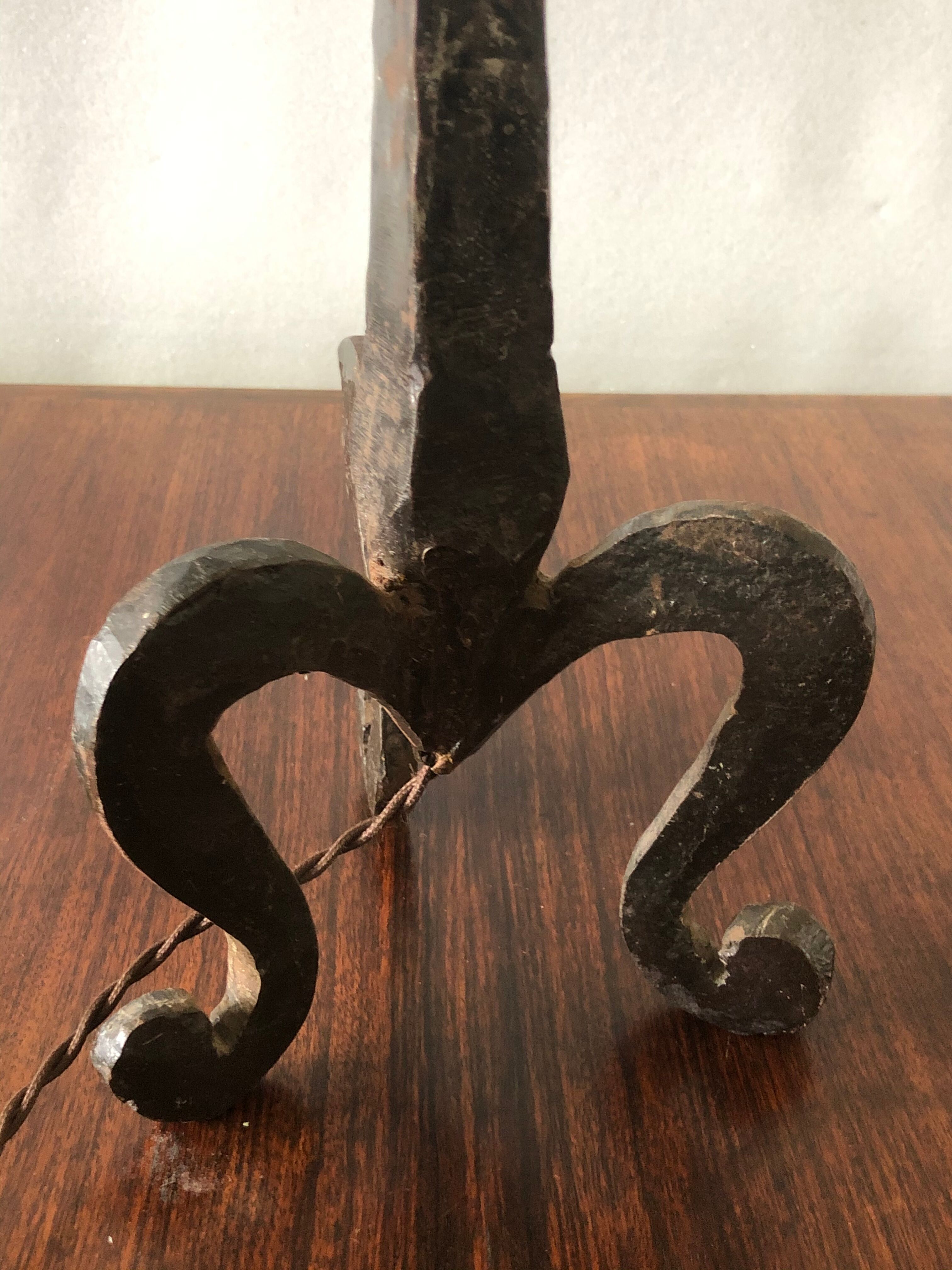 Lampe brutaliste en fer forgé des années 50