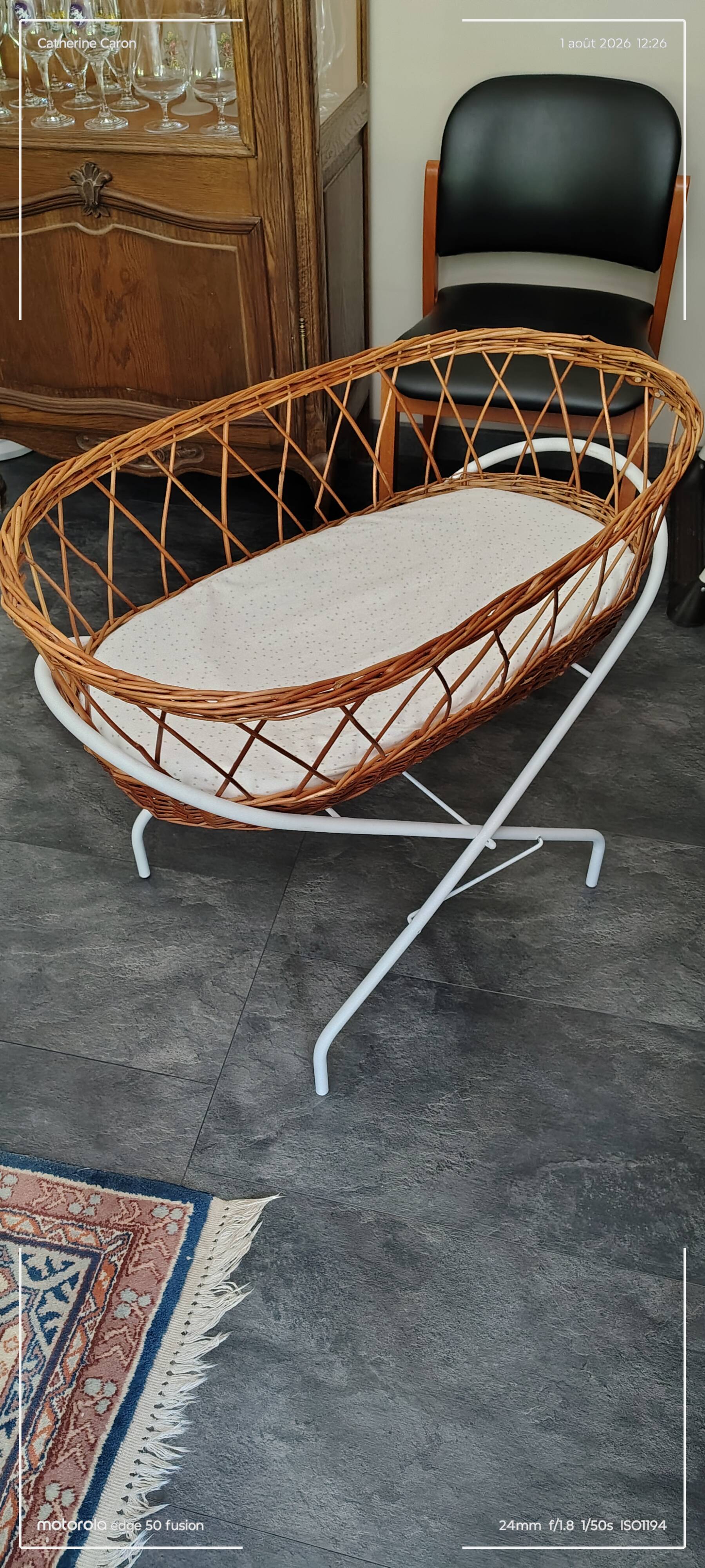 Couffin ou berceau vintage en osier