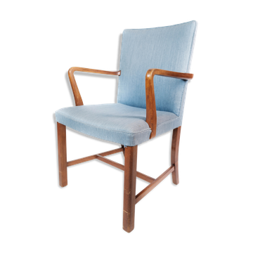 Fauteuil en acajou et rembourré de tissu bleu clair par Fritz Hansen