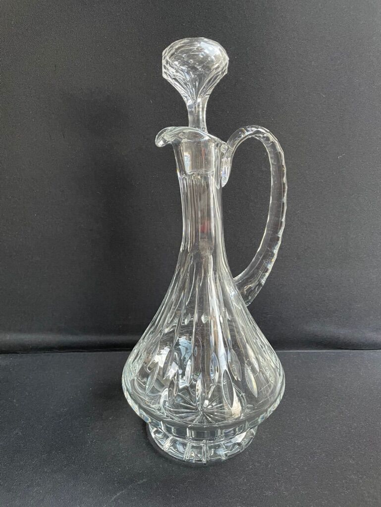 Decanter in blown and cut crystal