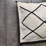 Coussin berbère noir et blanc kilim