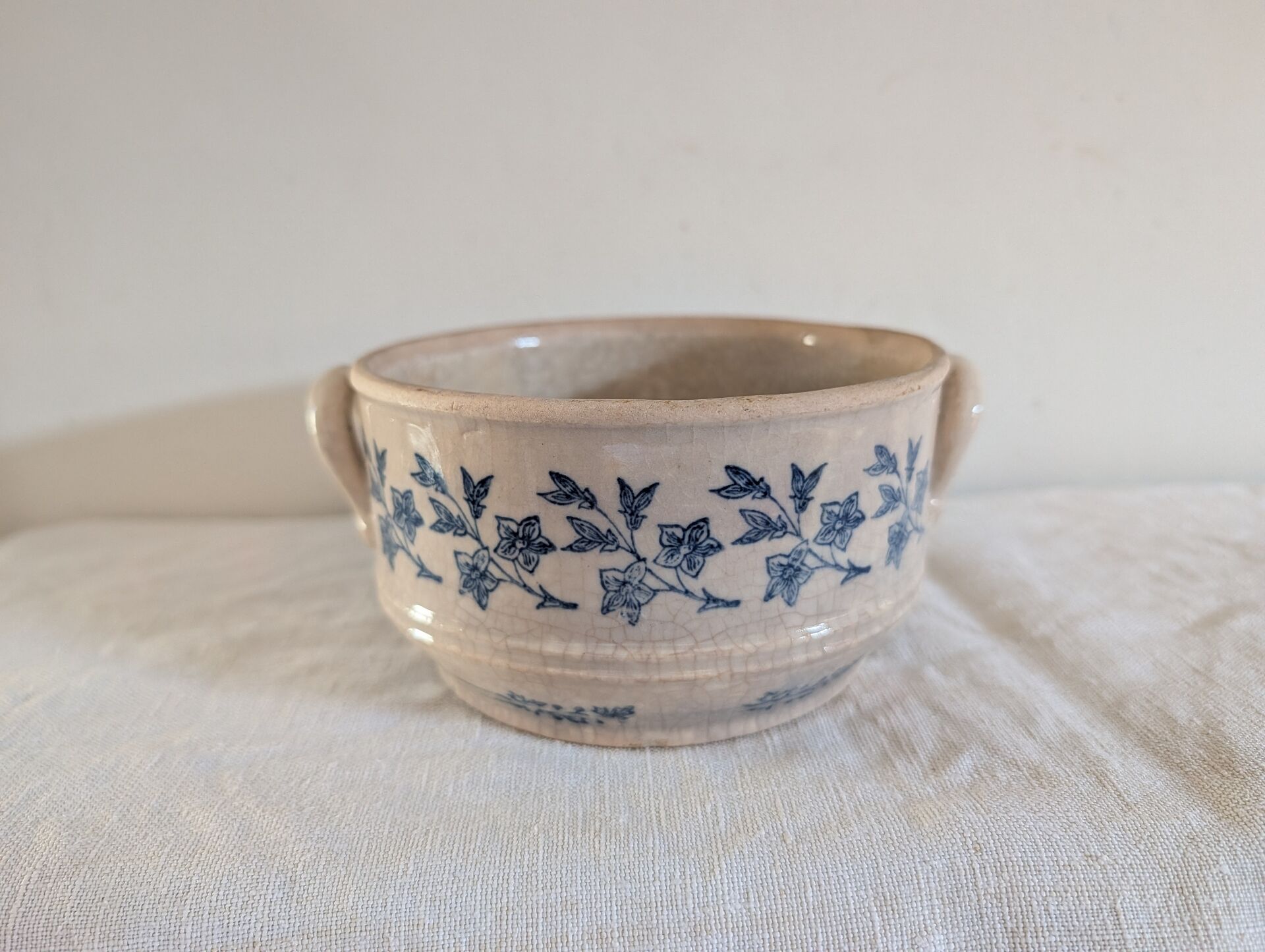Cache-pot , vide poche en faïence vers 1900