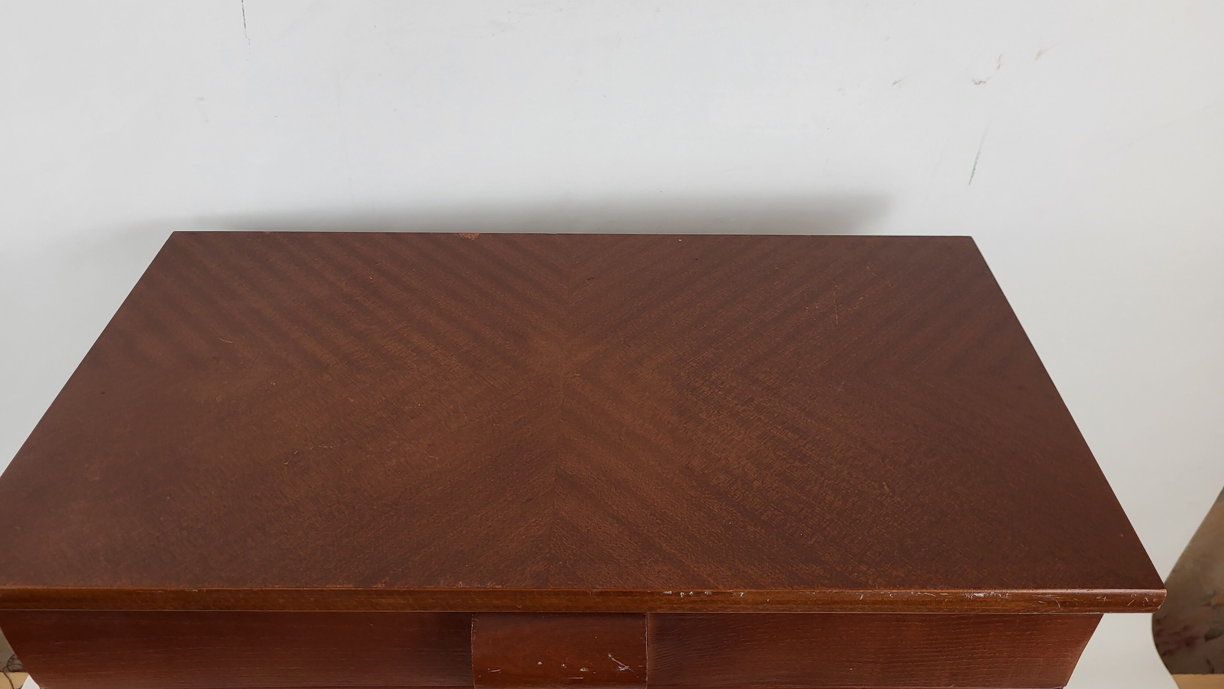 Scandinavian worker compass feet