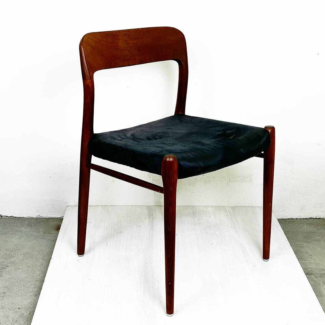 A beautiful pair of modern Scandinavian dining chairs in teak, model 75 by Niels Otto Møller.