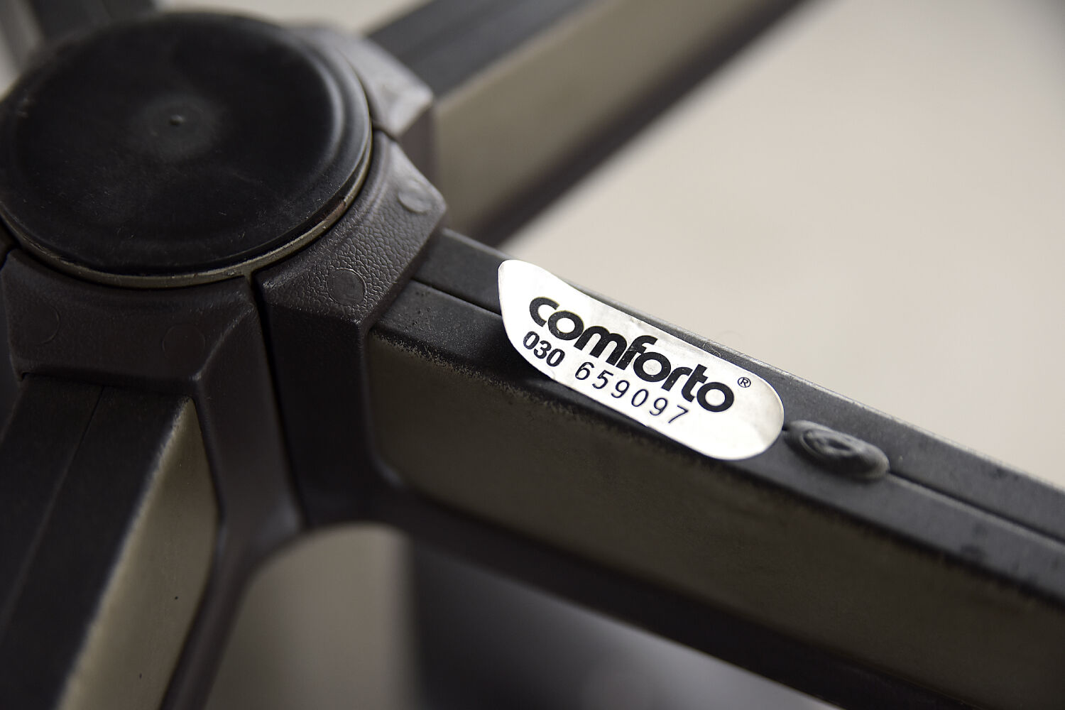 Vintage desk chairs for comforto, 1970