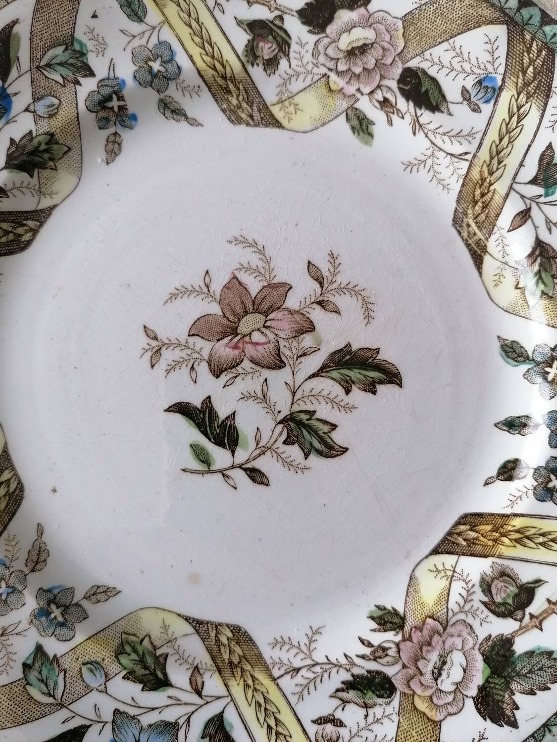 Saint Amand and Hamage sweets plate, rinceau collection