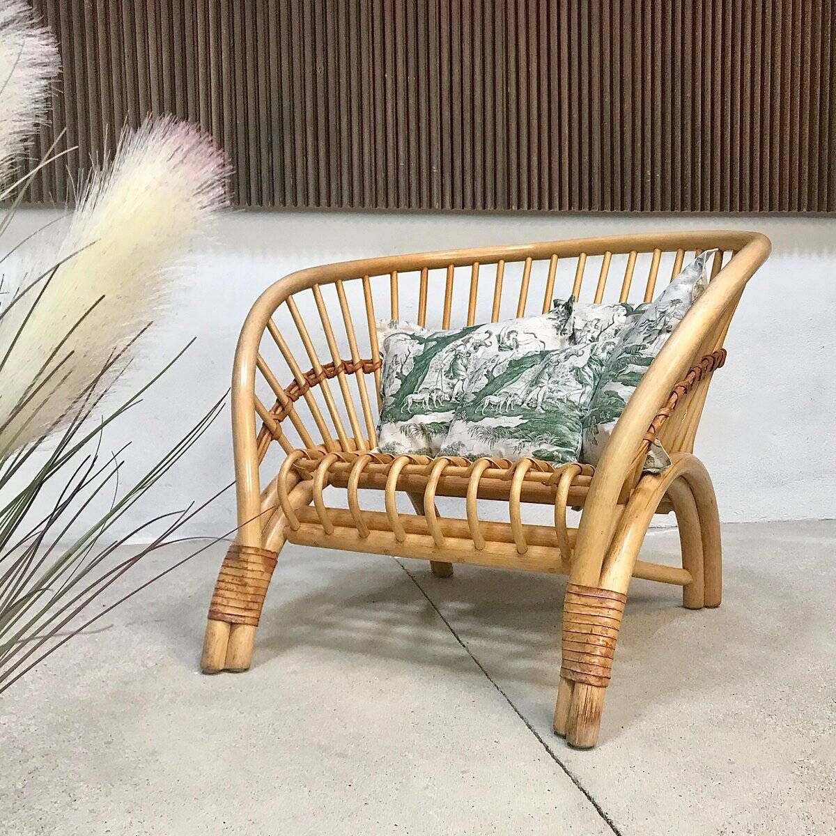 Handcrafted Bamboo lounge chair with leather lacings, Italy 1970s