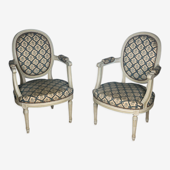 Paire de fauteuils médaillons Louis XVI