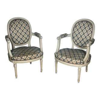 Paire de fauteuils médaillons Louis XVI