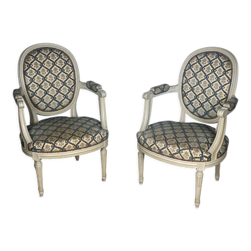 Paire de fauteuils médaillons Louis XVI