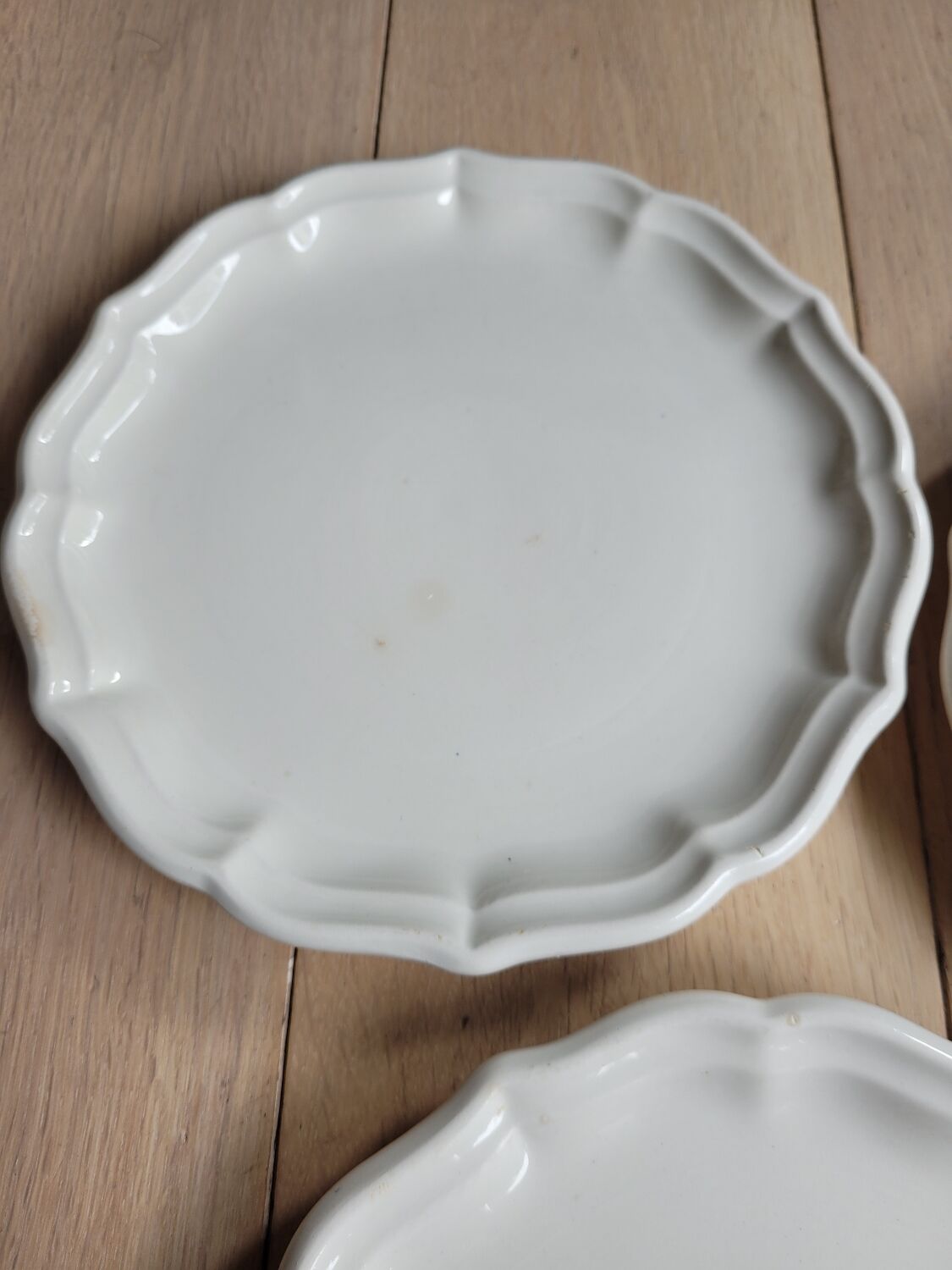 3 scalloped dessert plates