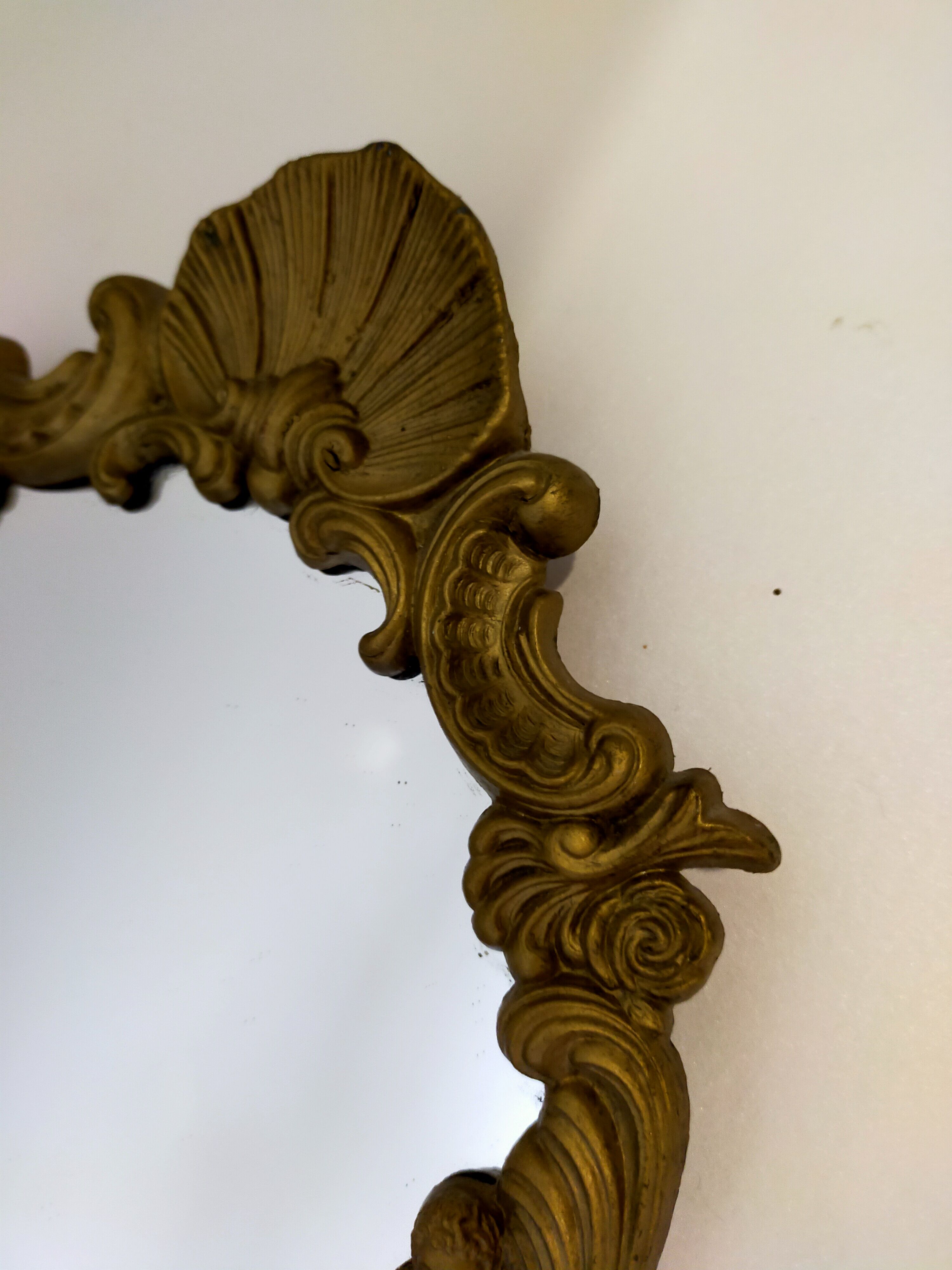Gilded bronze mirror with angels and scrolls