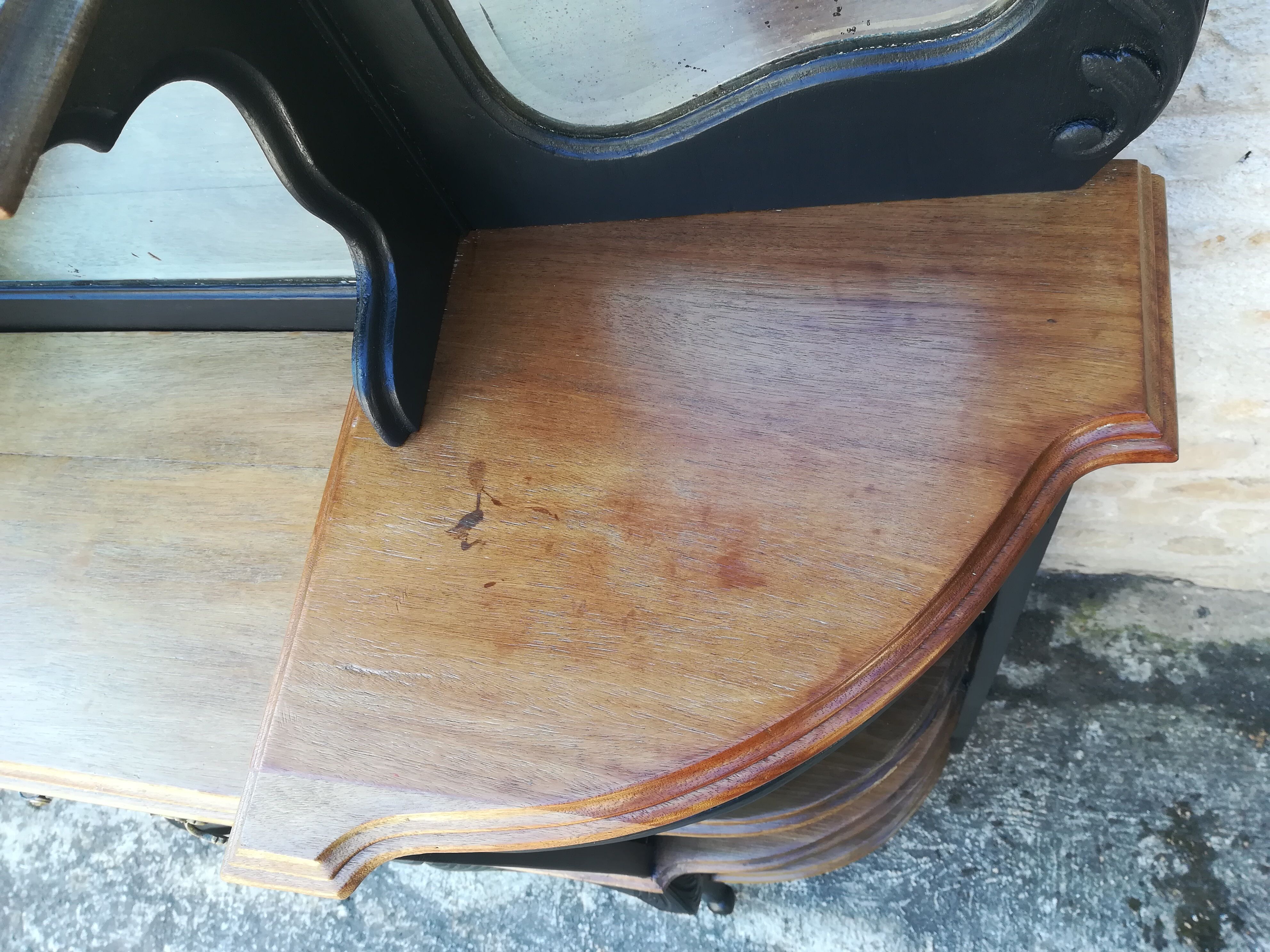 Napoleon III showcase shelf