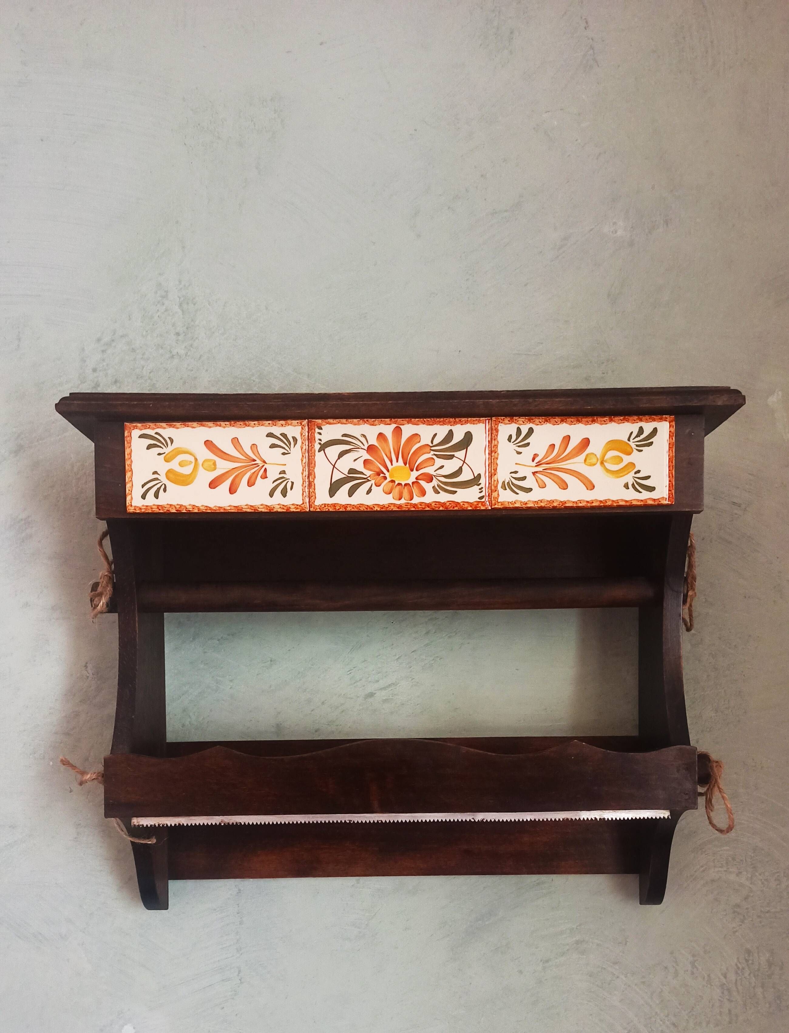 Wall-mounted kitchen roll holder / wall-mounted kitchen shelf