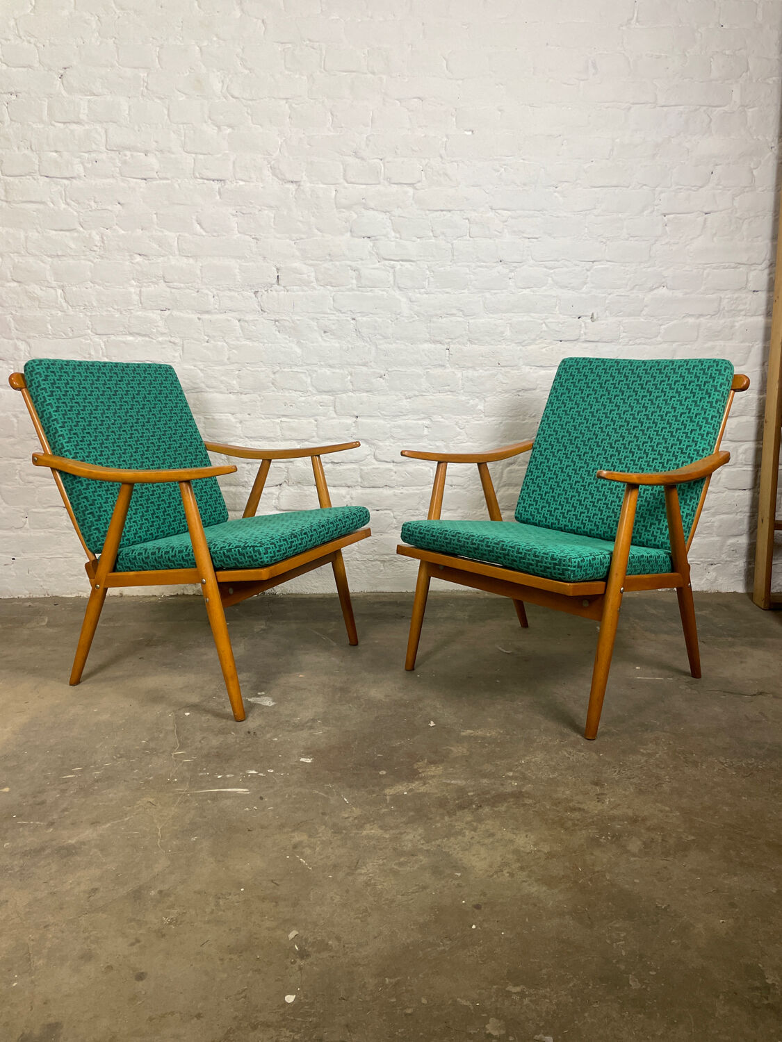 Paire de fauteuils boomerang par Ton 1960