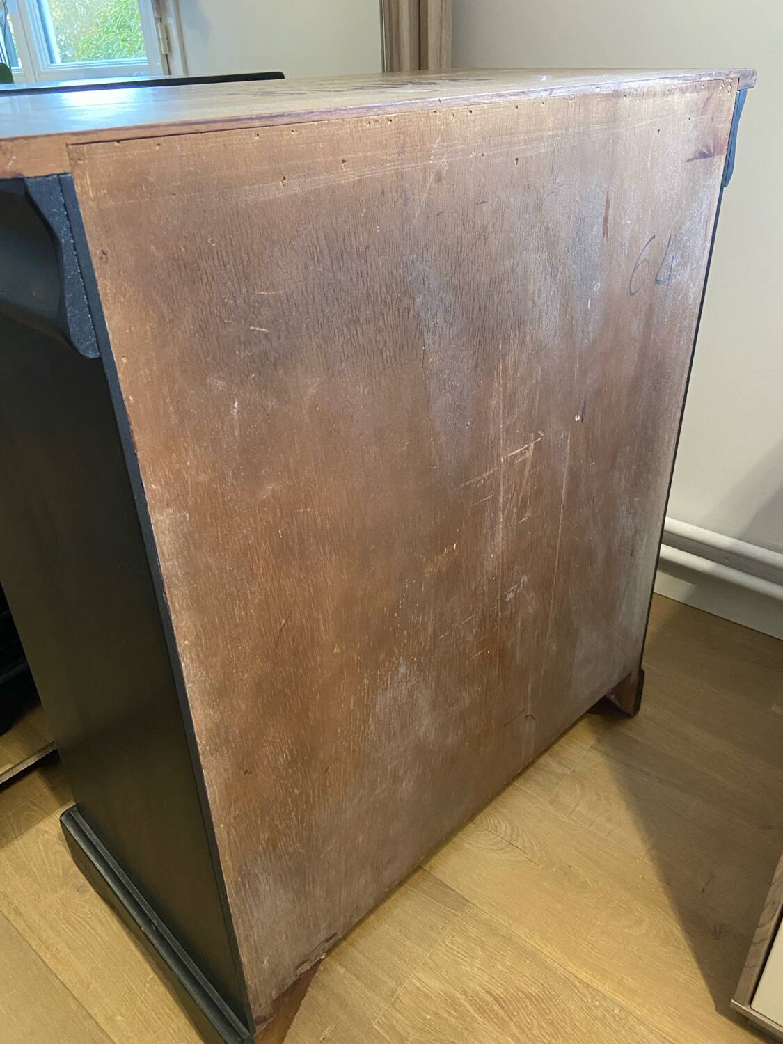 Buffet with two doors and one drawer