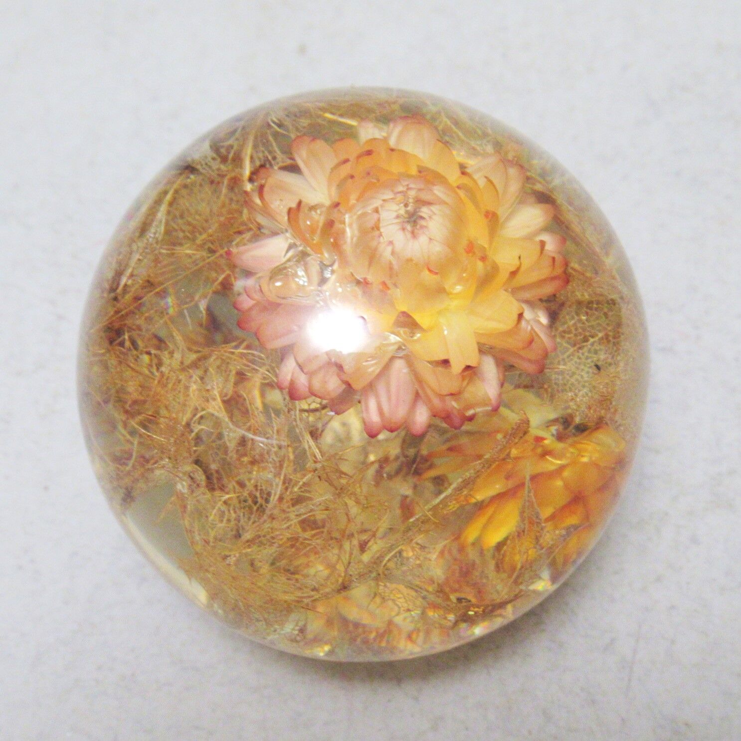 Plant-inclusive resin ball 70s