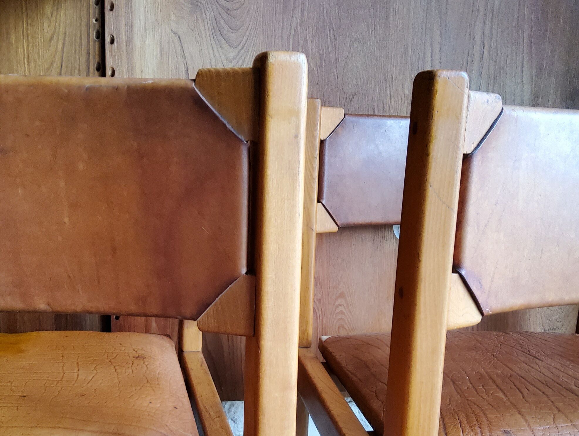 Chairs Maison Regain solid elm structure, leather seat and back