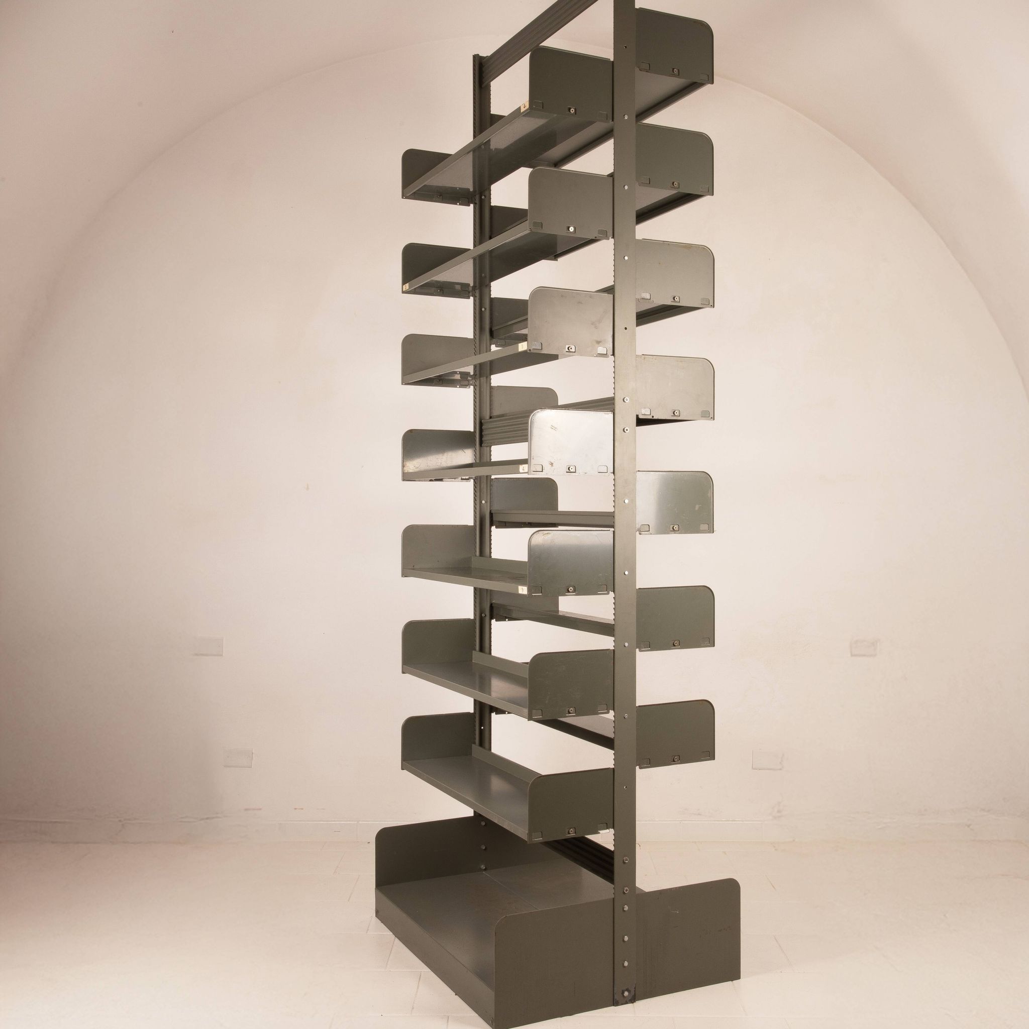 Congresso XL bookcase produced by Lips Vago