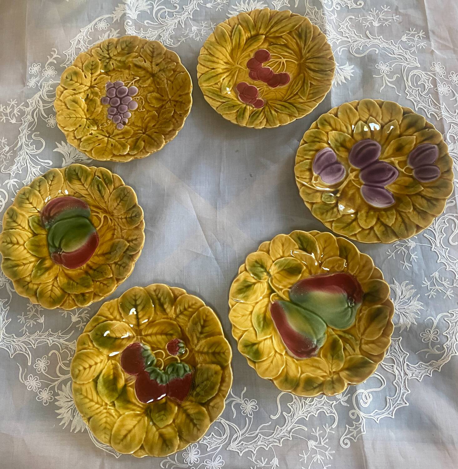 Set of 6 dessert plates in Sarreguemines majolica.