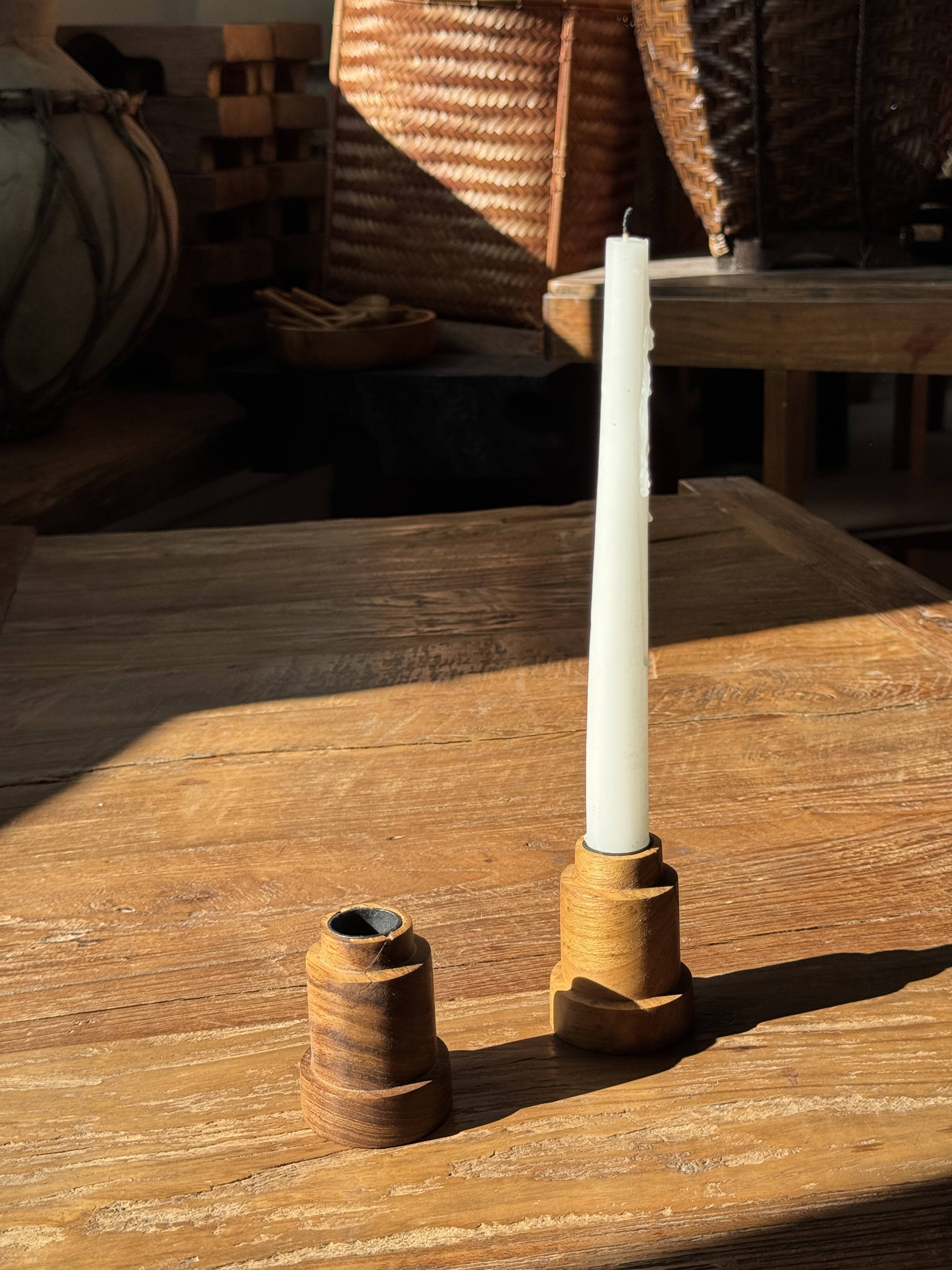 Circular teak monoxyle candlestick, pyramidal with a high central part H7 D5.