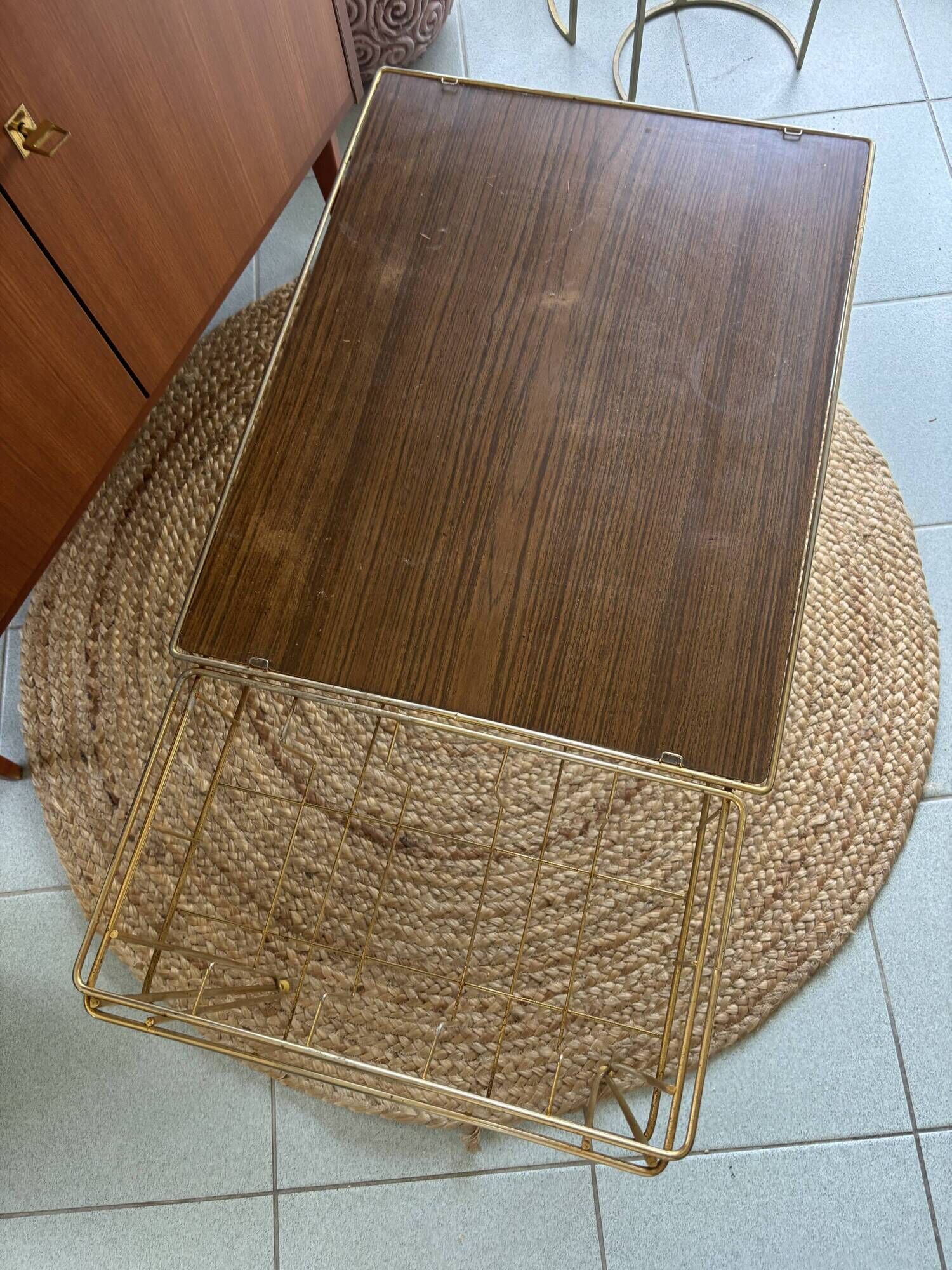 Table, magazine rack