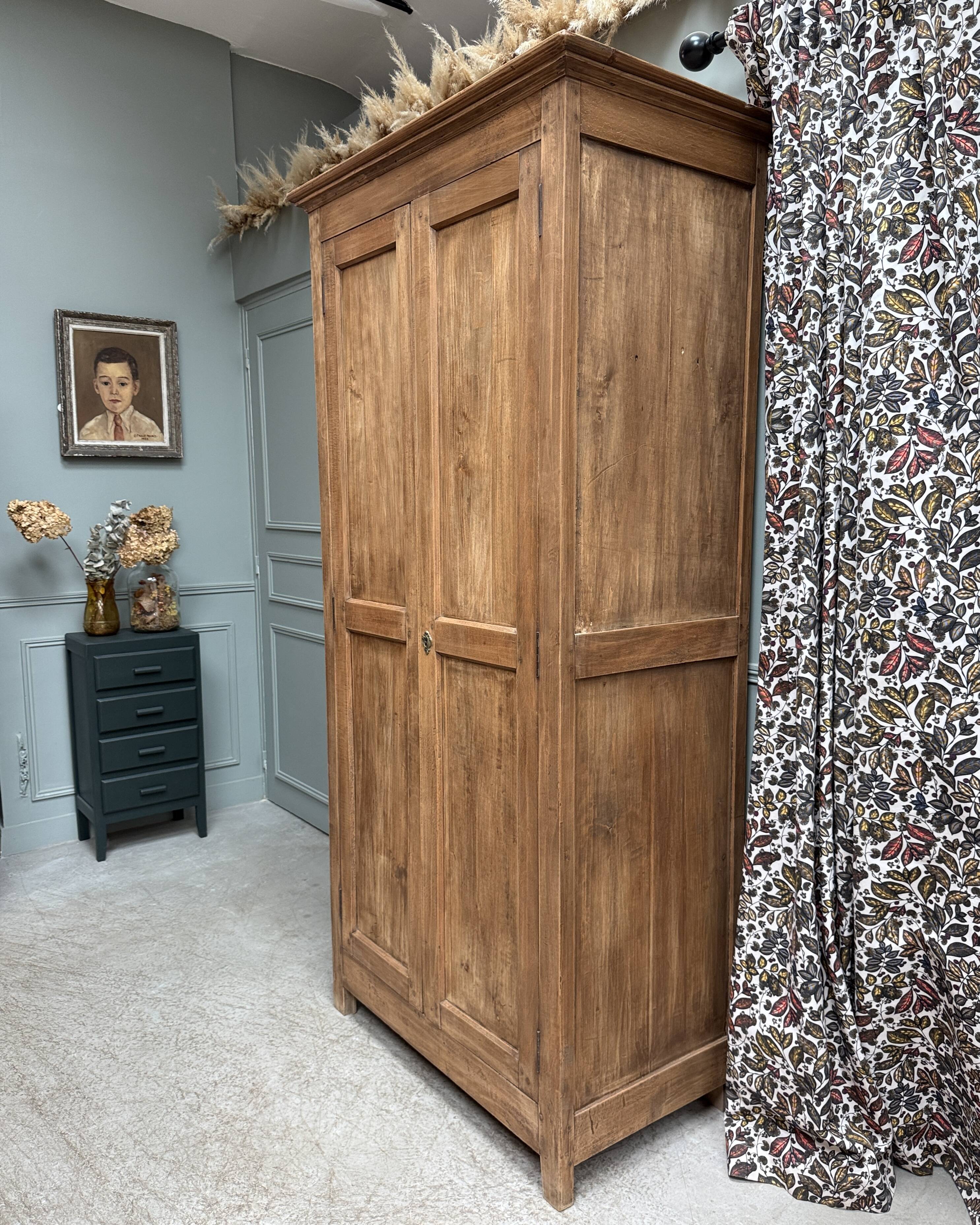Parisian wardrobe with hanging space (renovated)