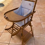 Chaise haute pour enfant