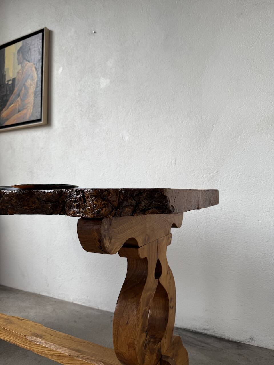 Table artisanale en orme massif, art populaire