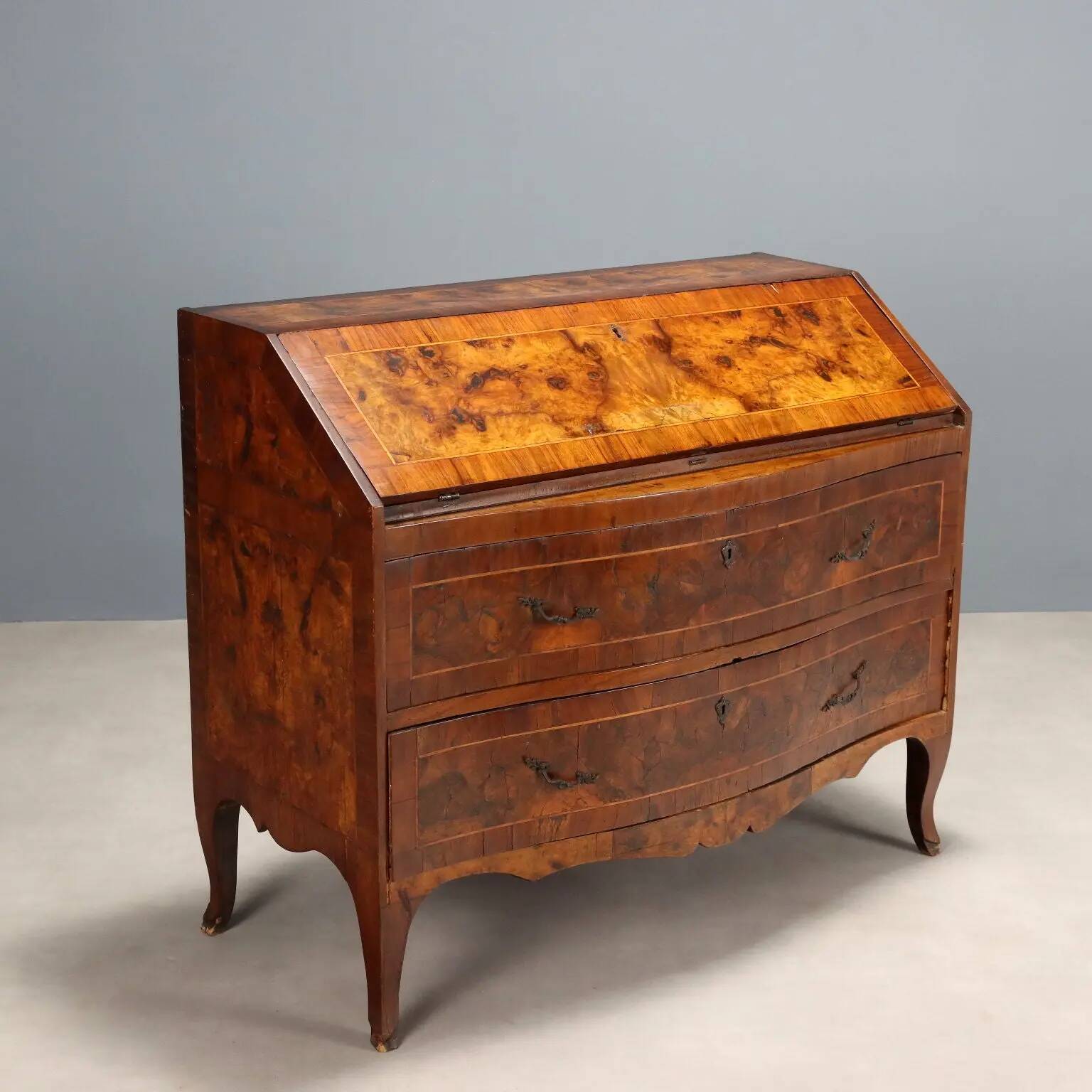 18th-century baroque secretary with a drop-down front in walnut and poplar.