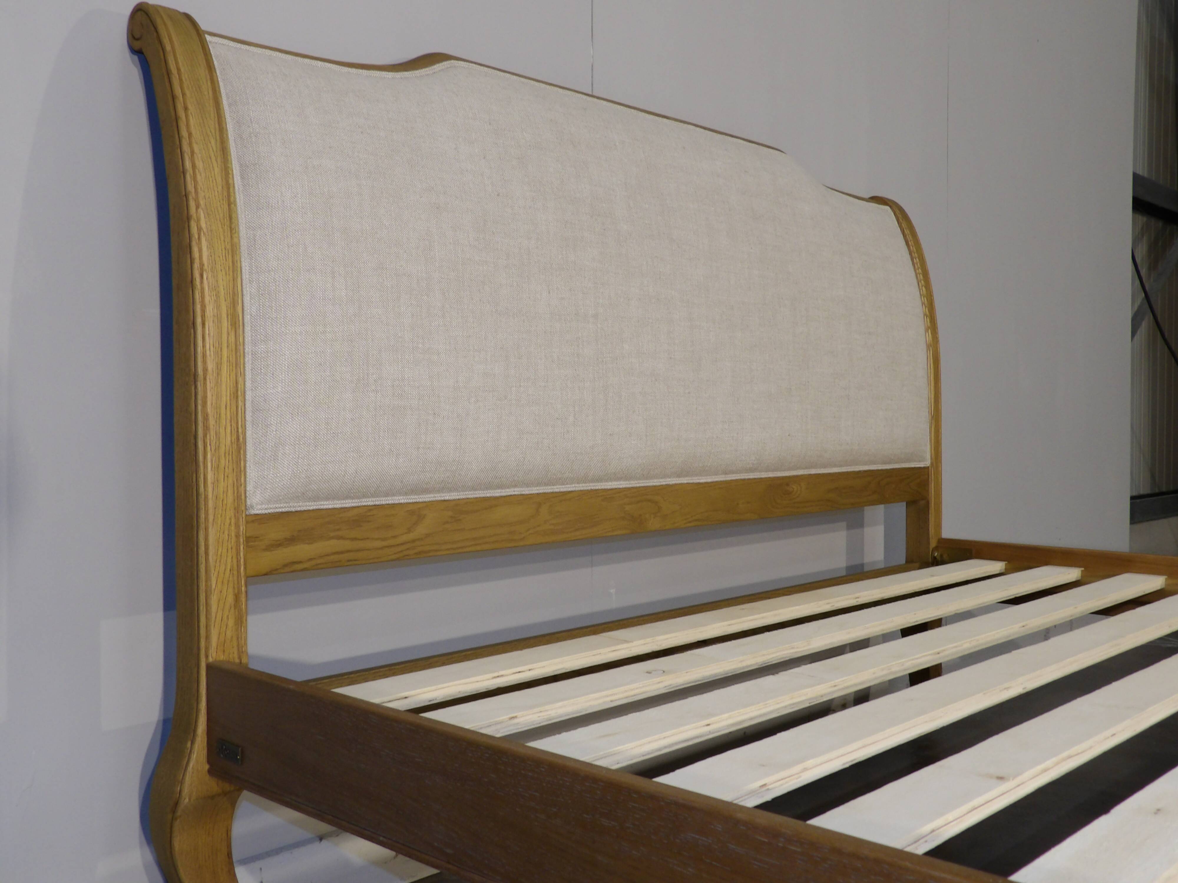 Shabby chic double bed in oak and linen 160 x 200