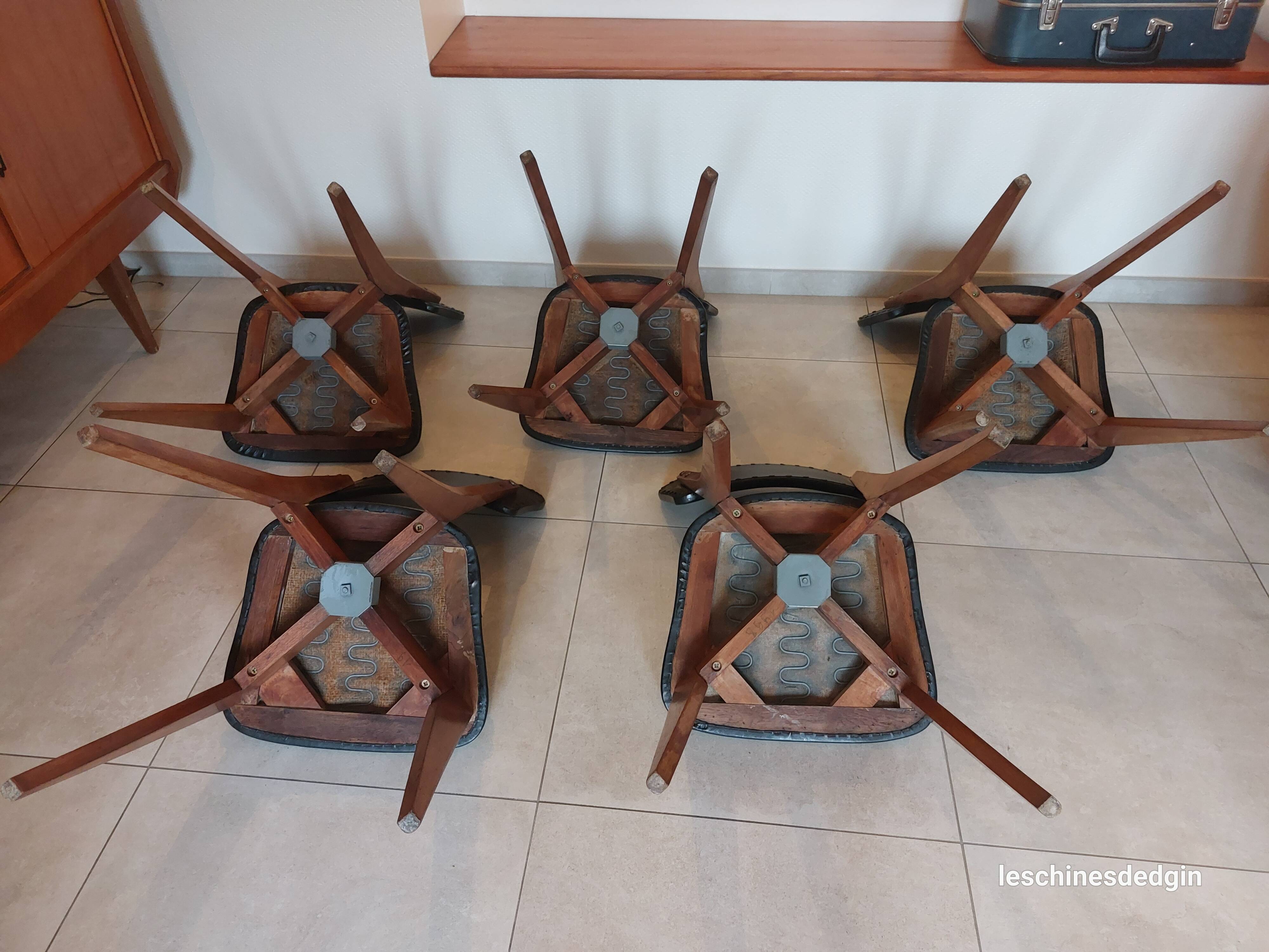 5 chairs in wood and black faux leather, Scandinavian style