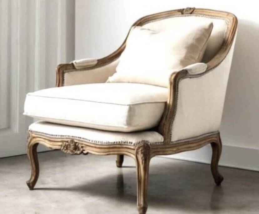 Fauteuil classique en bois massif