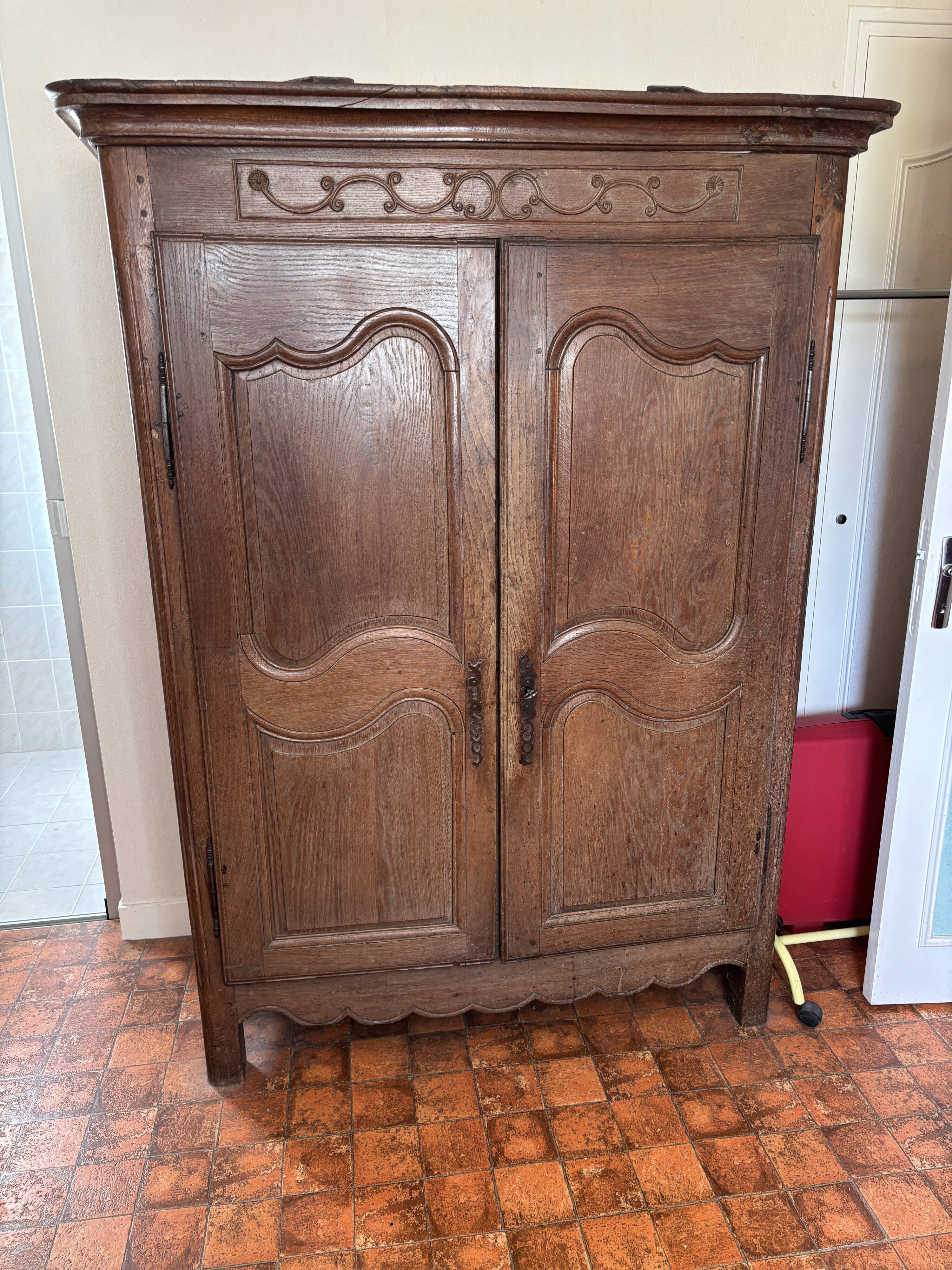 Antique carved wooden wardrobe – 2 doors – Molded cornice