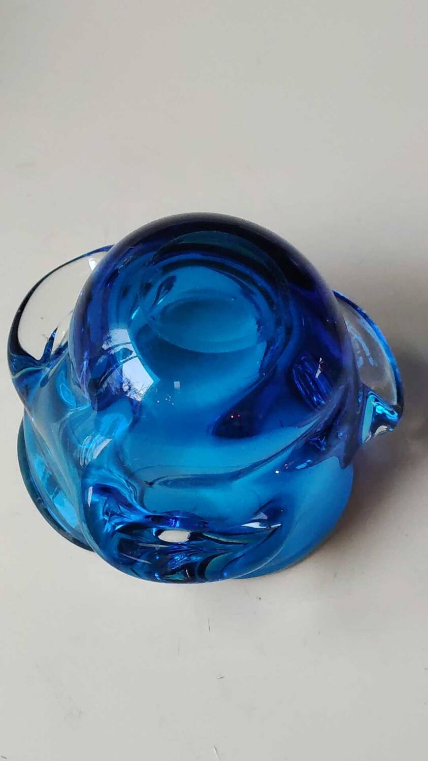 Empty pocket/Corolla shaped ashtray, in Murano style blown art glass, turquoise blue