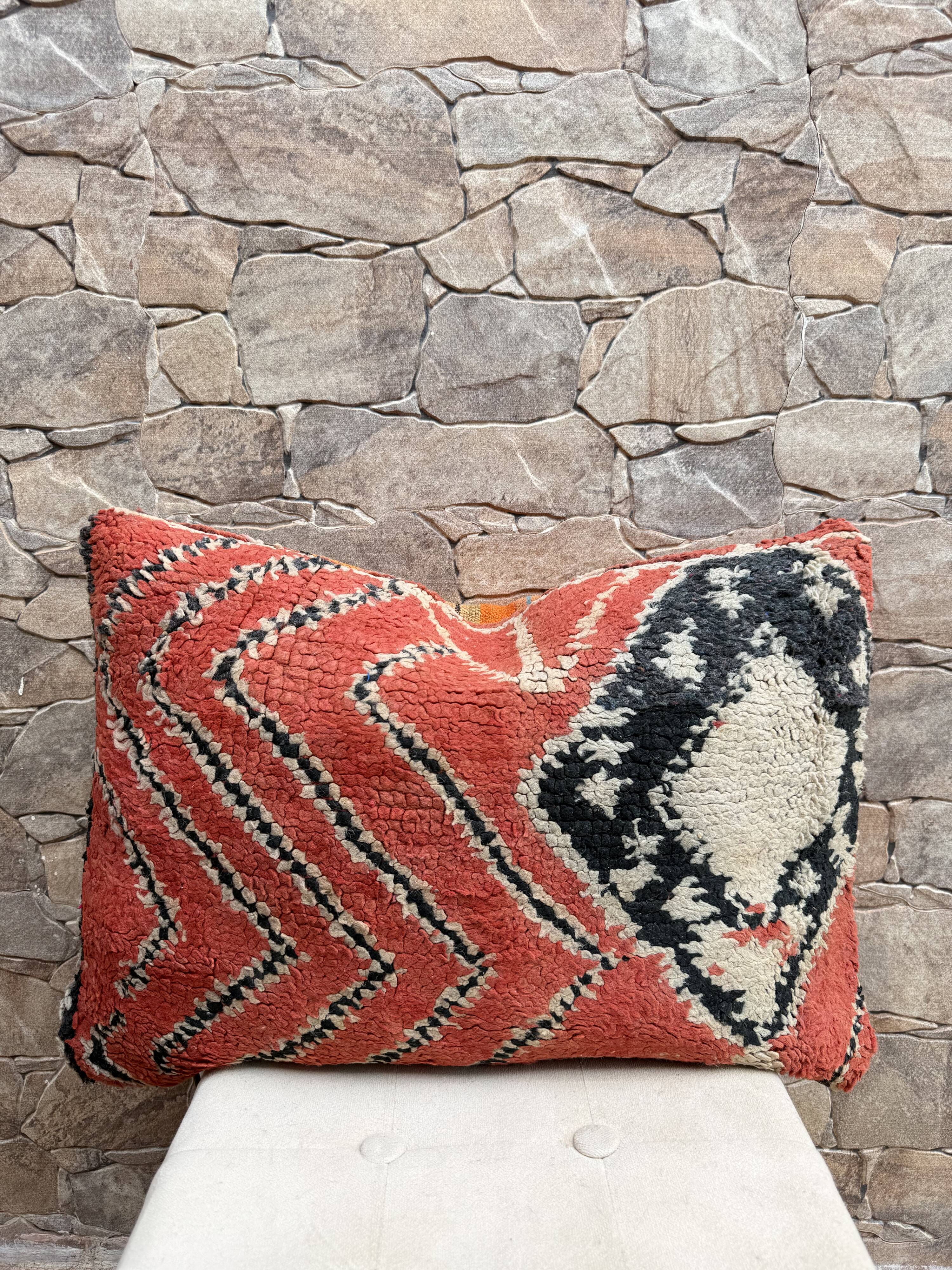 Vintage Berber wool cushion cover: Moroccan Kilim cushion