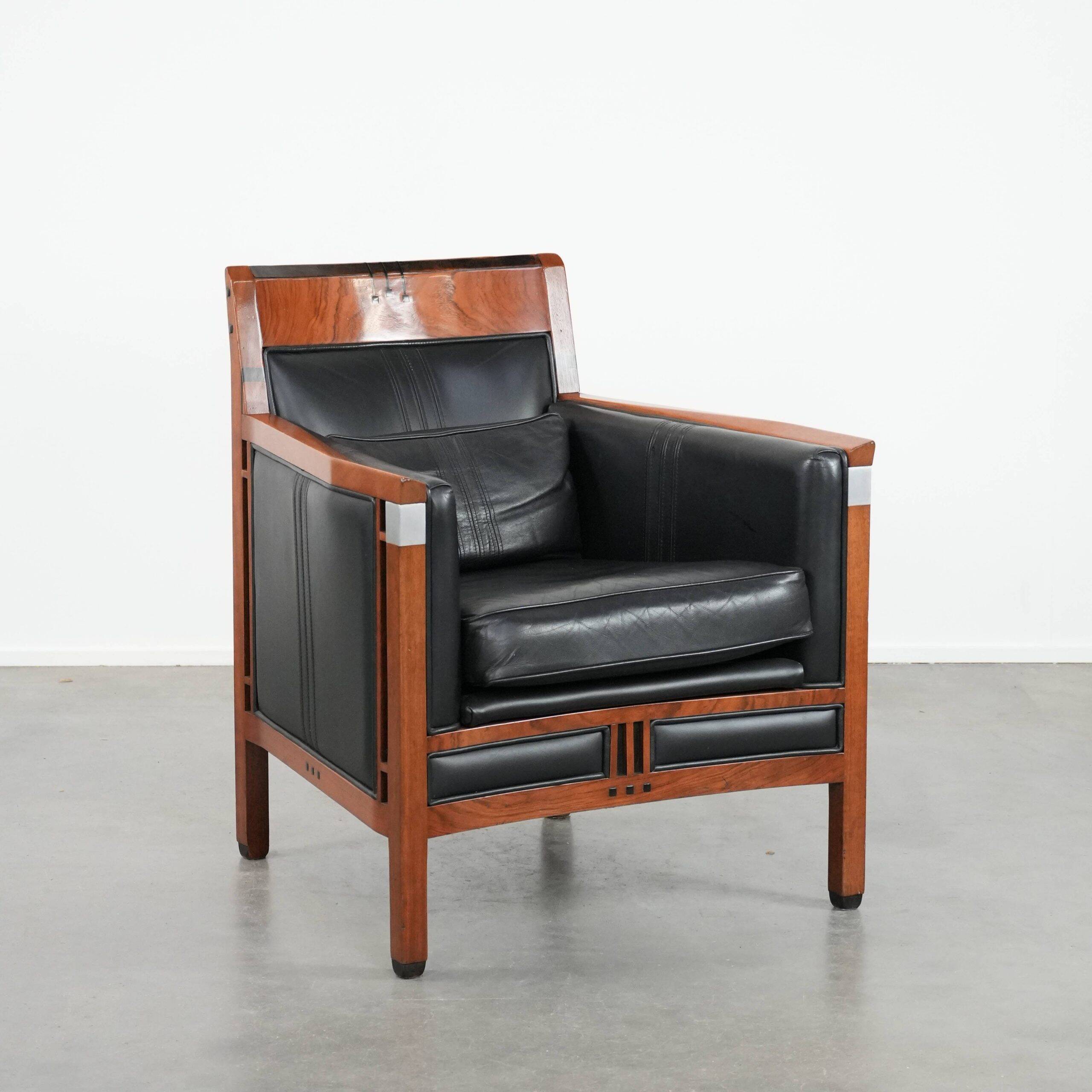 Fauteuil Art Déco en cuir noir et bois