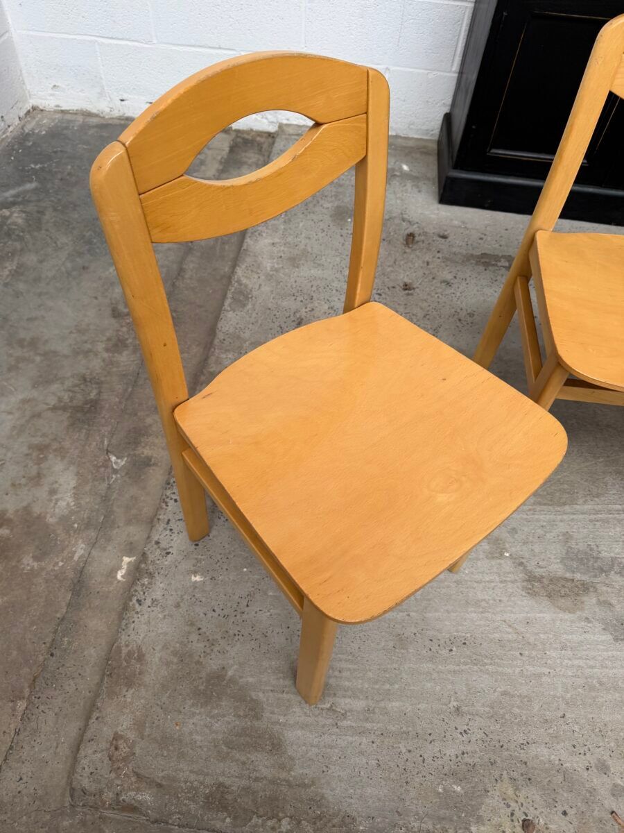 Suite de 6 chaises en hêtre