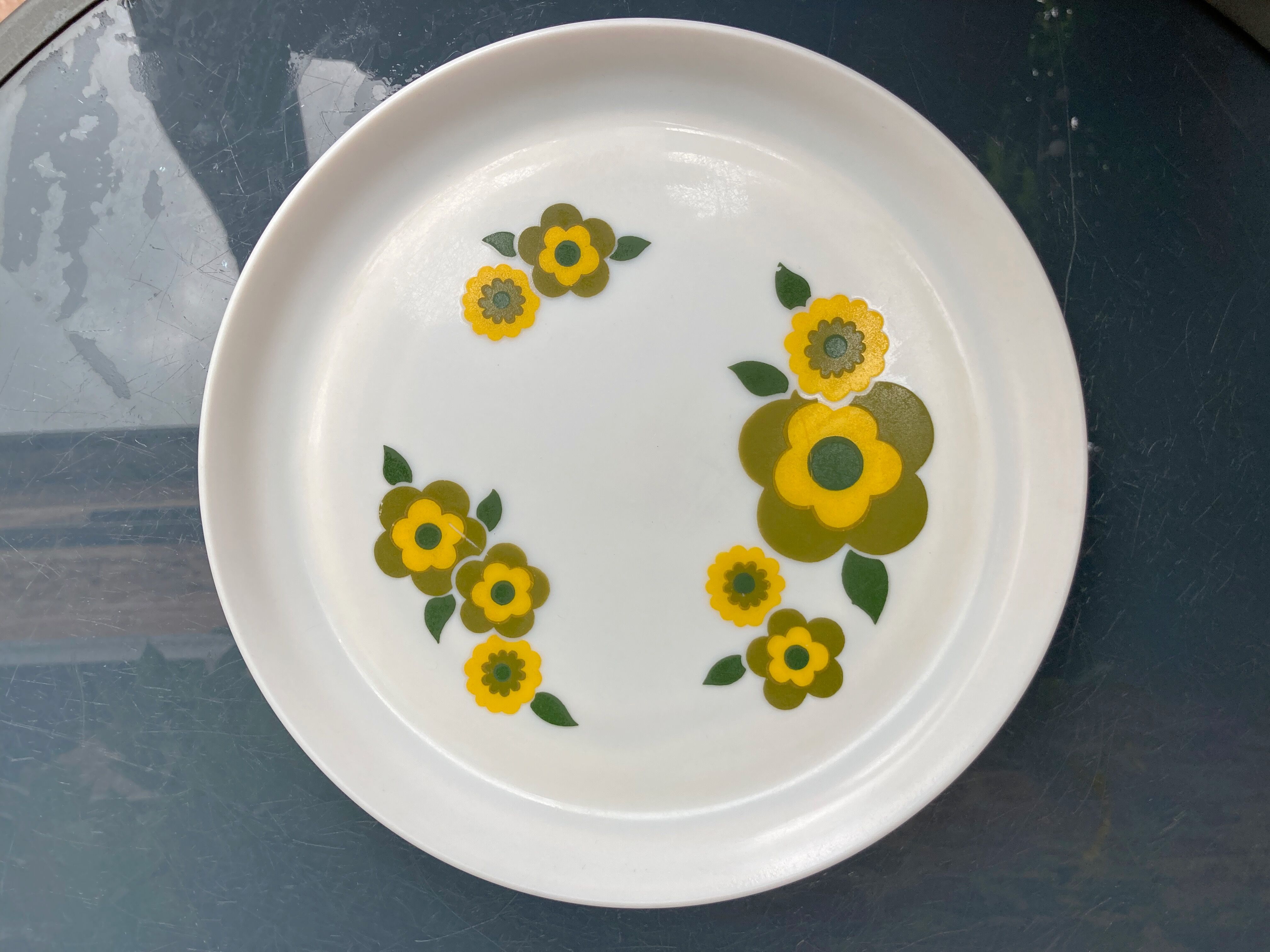 Lotus arcopal 4 vintage plates