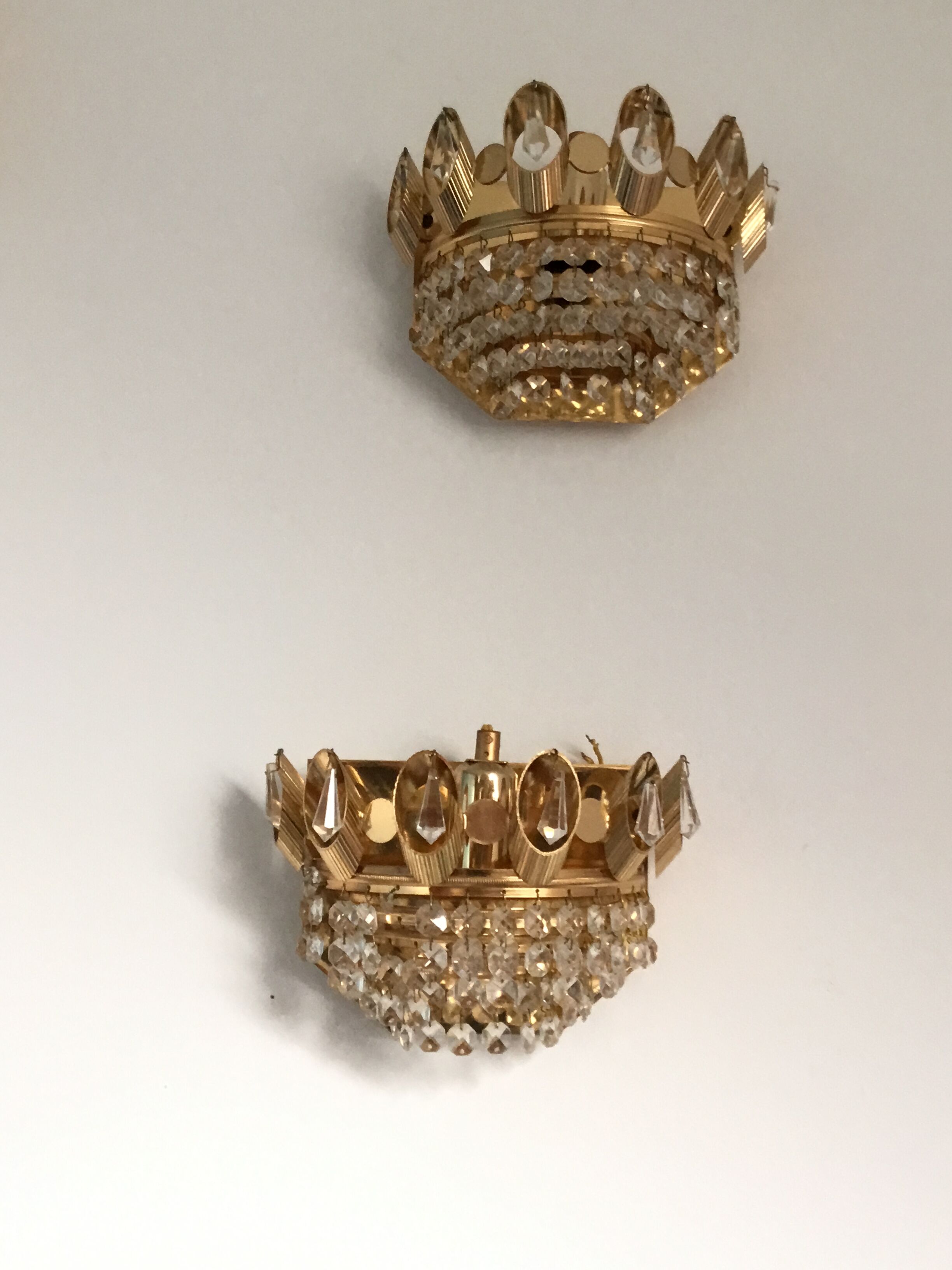 Paire d’appliques laiton et cristal