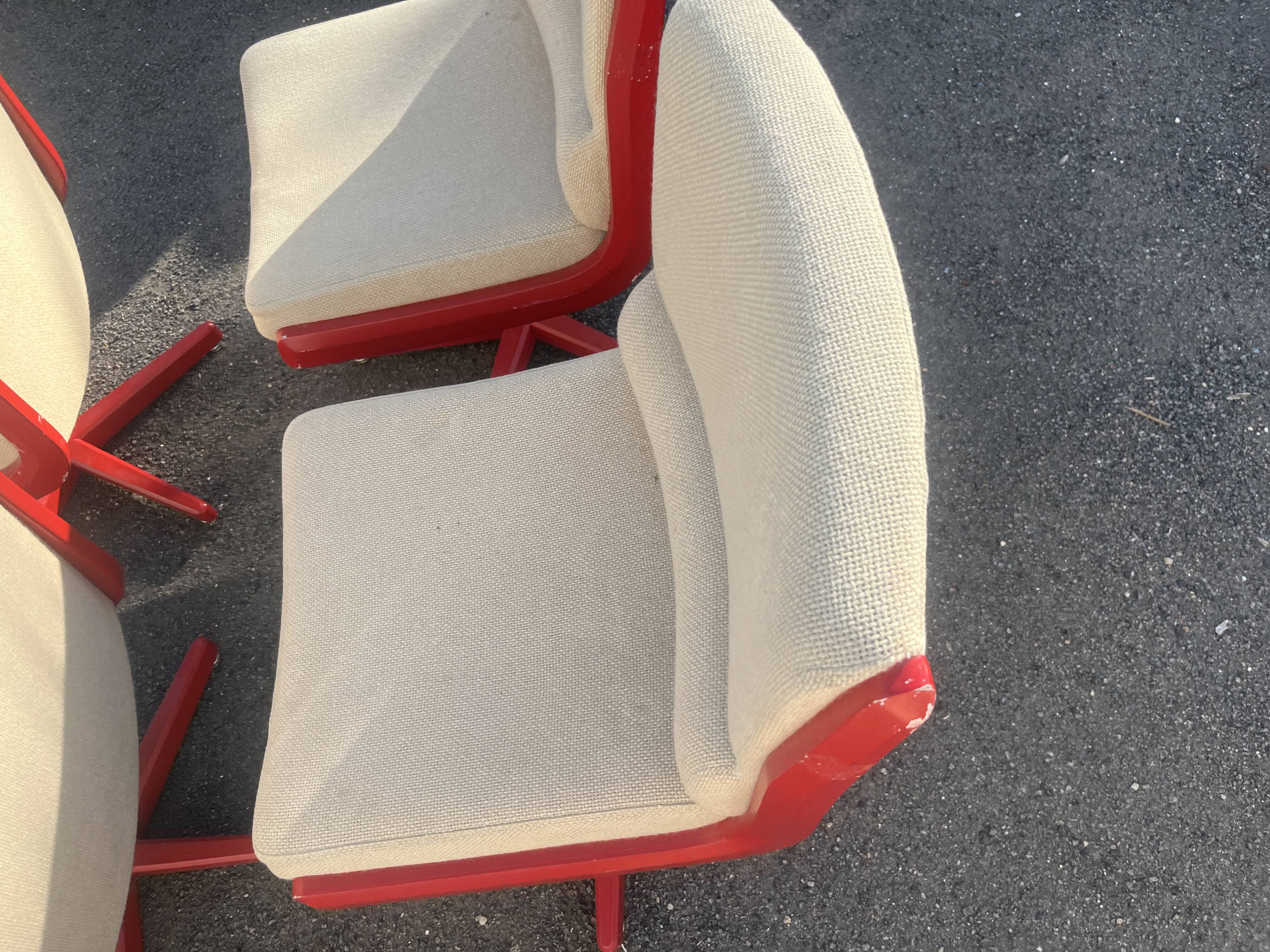 Set of 4 vintage 1970s swivel chairs in red and beige.