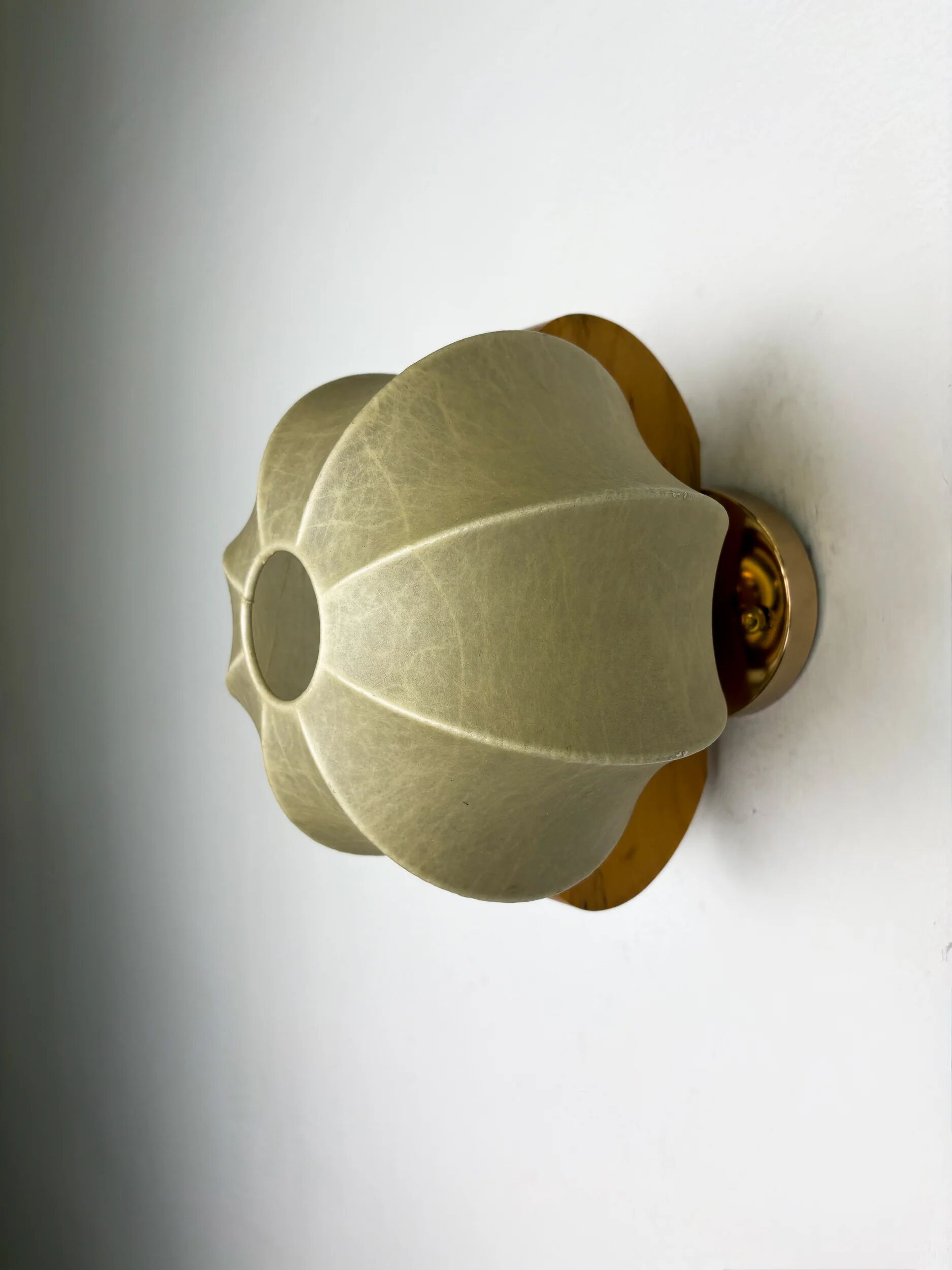 "Cocoon" wall light in resin and pine, Italy, circa 1970s