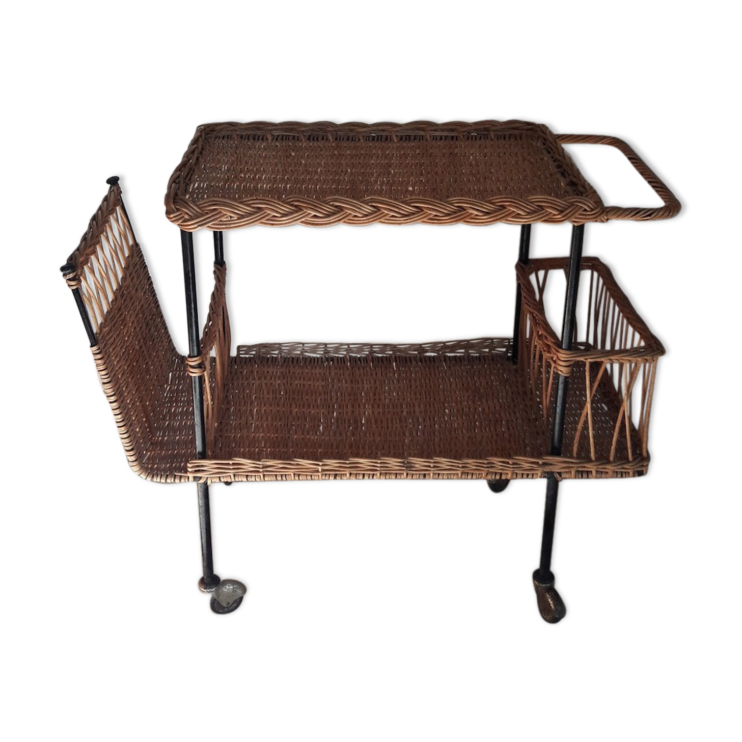 Wheels serving table