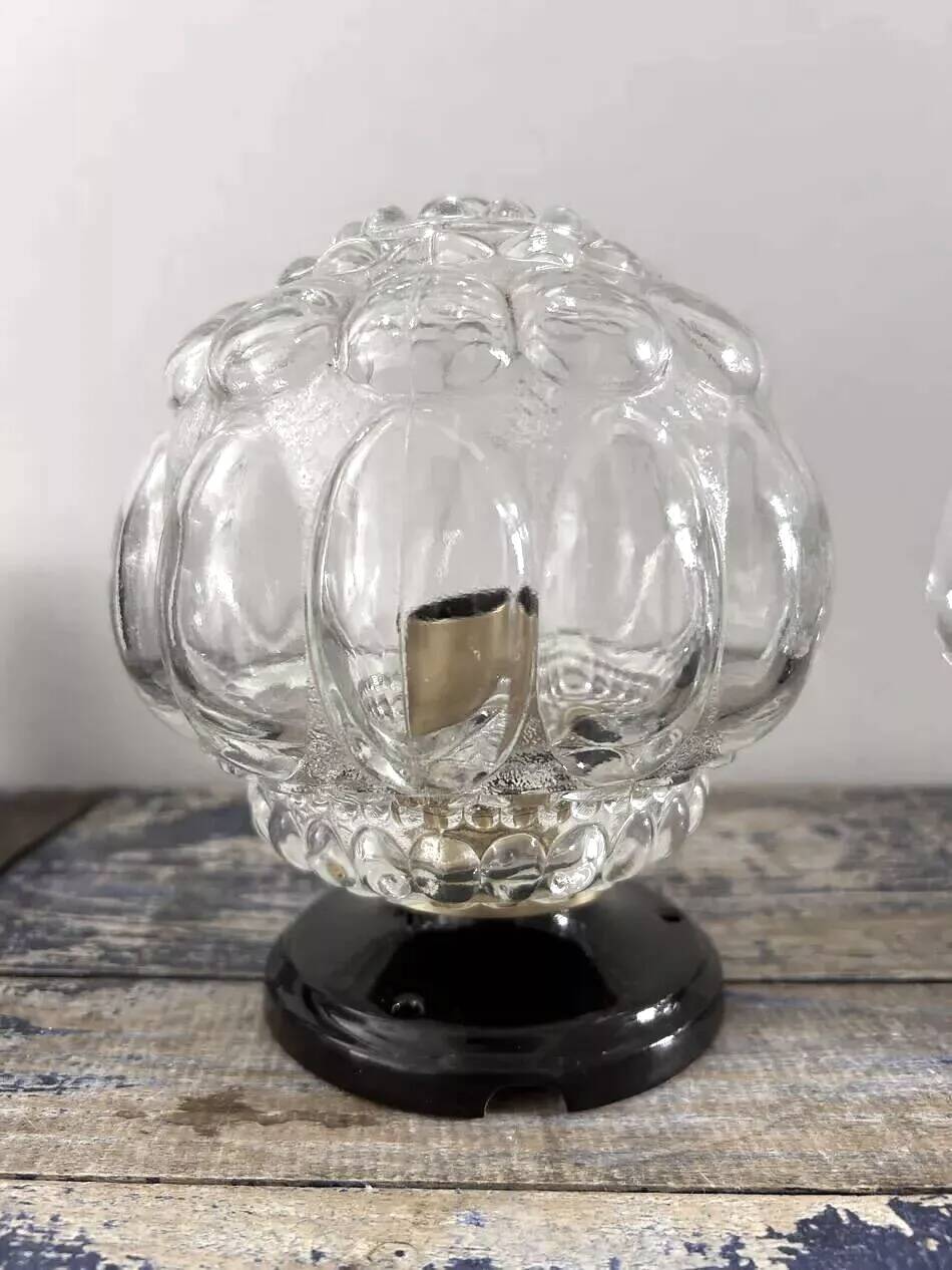 Paire d’appliques murales vintage globes en verre ciselé