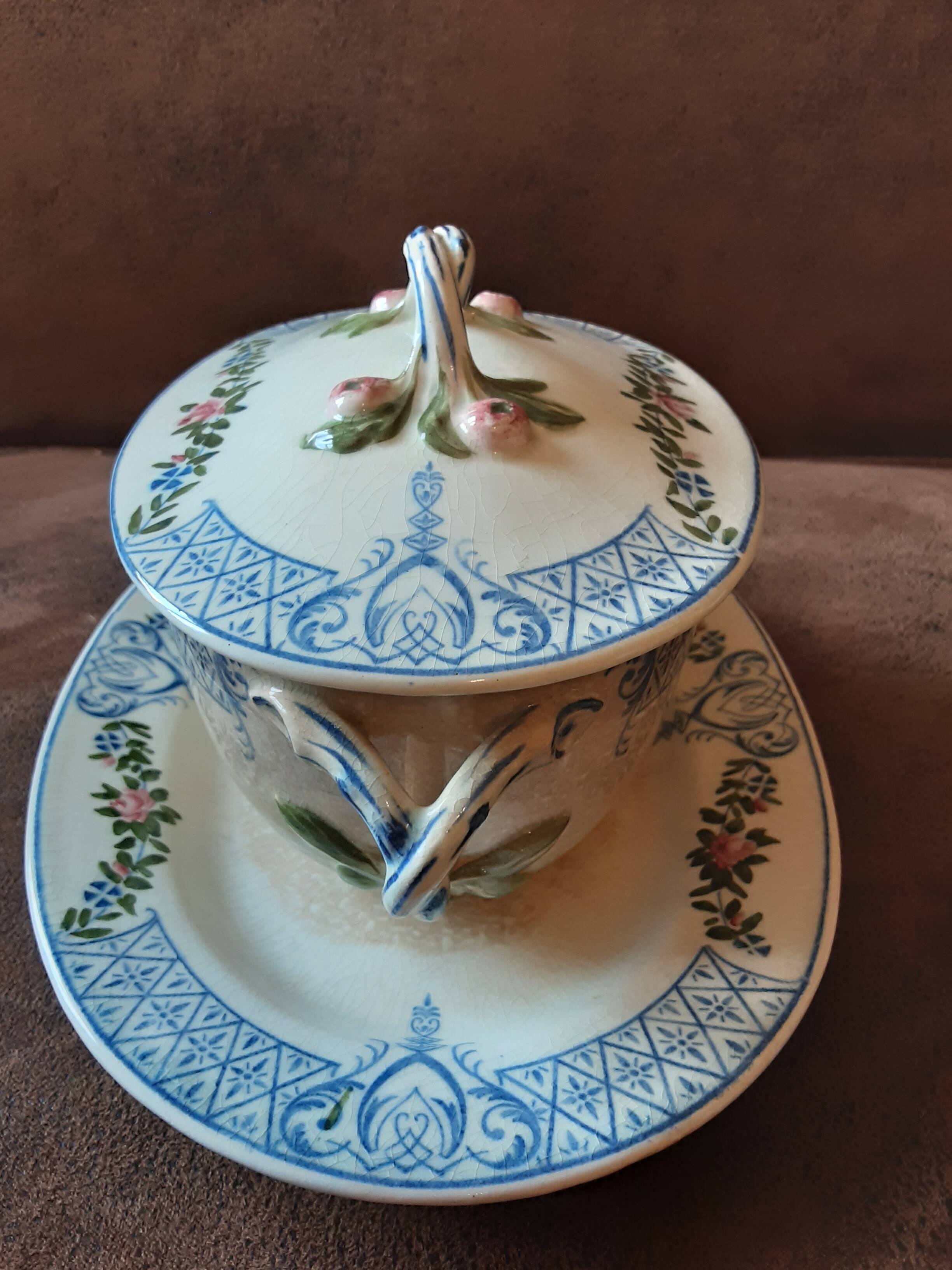 Old Tournay sauce boat. Creil and Montereau